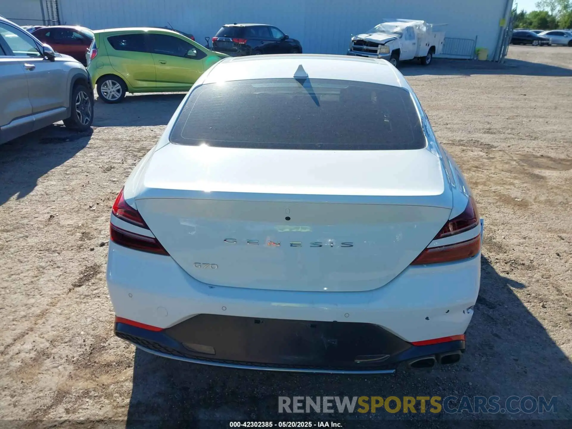 17 Photograph of a damaged car KMTG34TA2NU103990 GENESIS G70 2022
