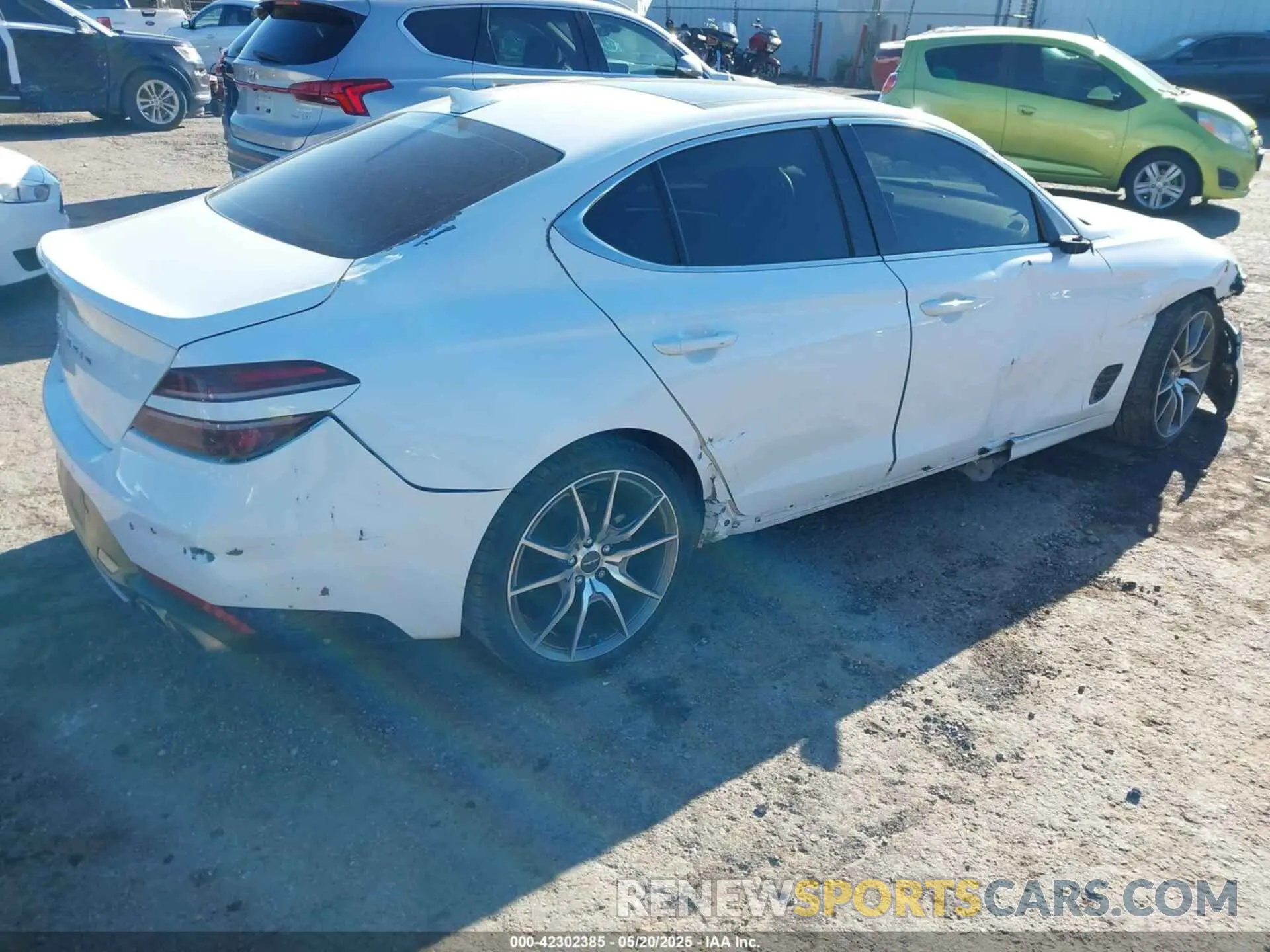 4 Photograph of a damaged car KMTG34TA2NU103990 GENESIS G70 2022