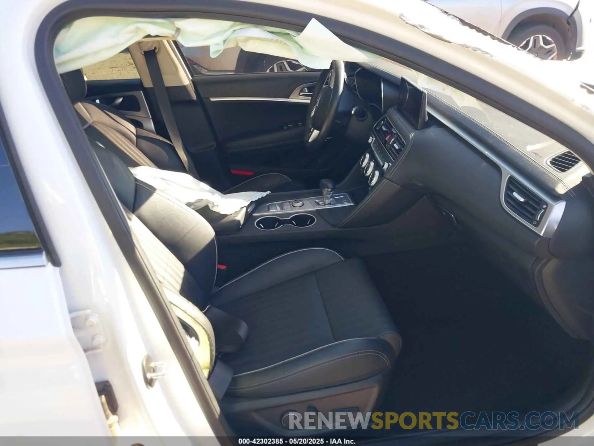 5 Photograph of a damaged car KMTG34TA2NU103990 GENESIS G70 2022