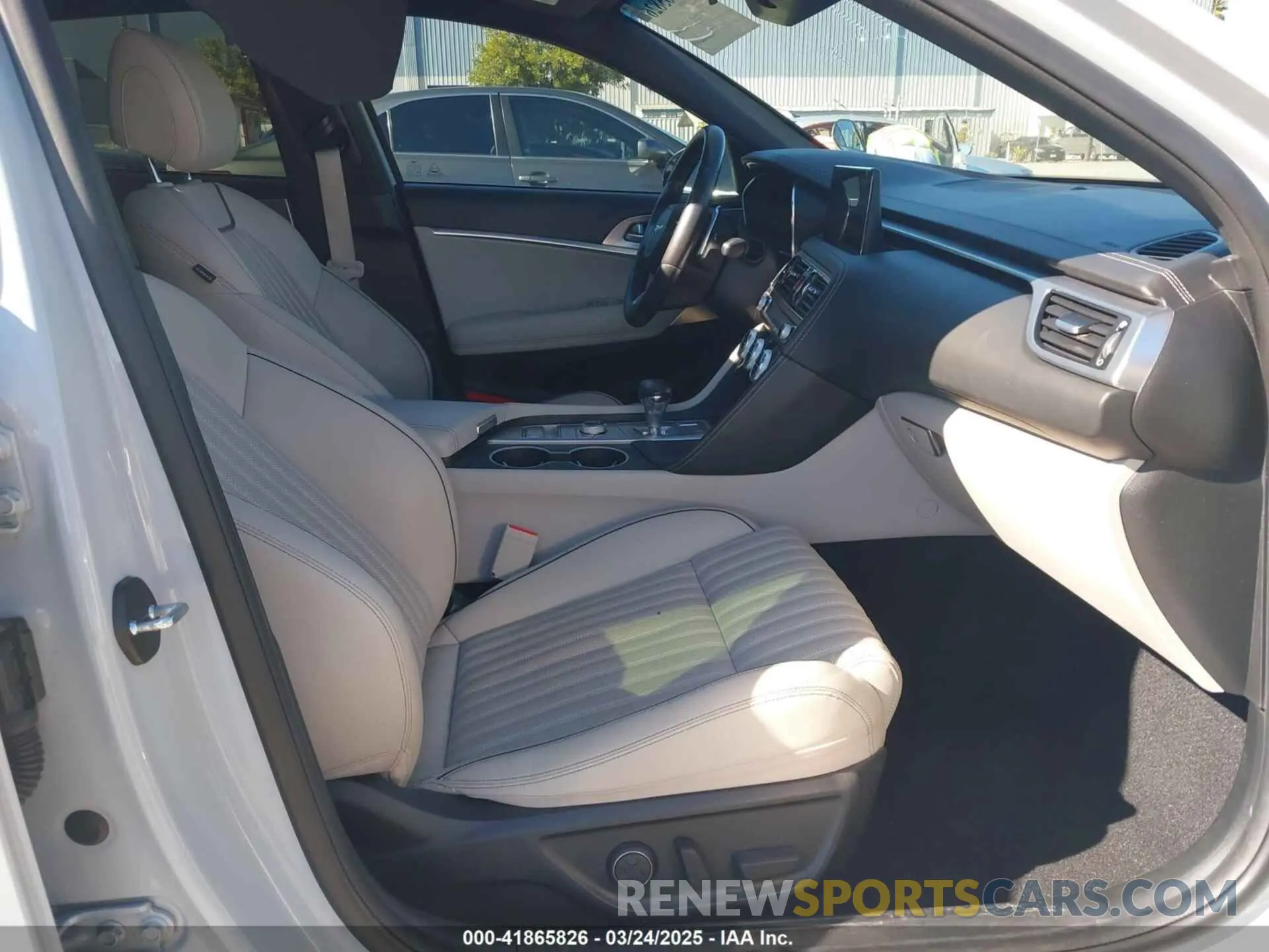 5 Photograph of a damaged car KMTG34TA4NU089493 GENESIS G70 2022