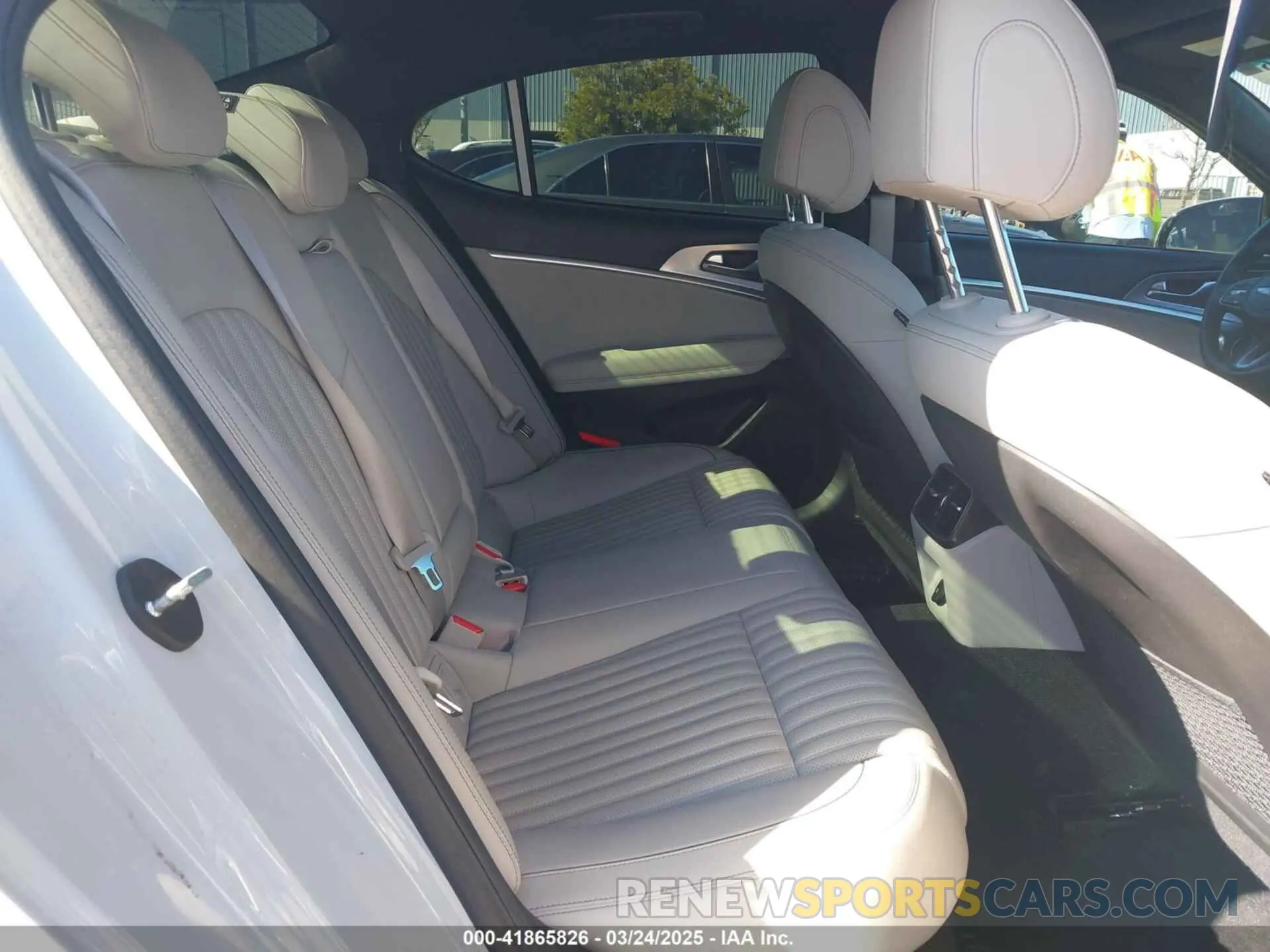 8 Photograph of a damaged car KMTG34TA4NU089493 GENESIS G70 2022