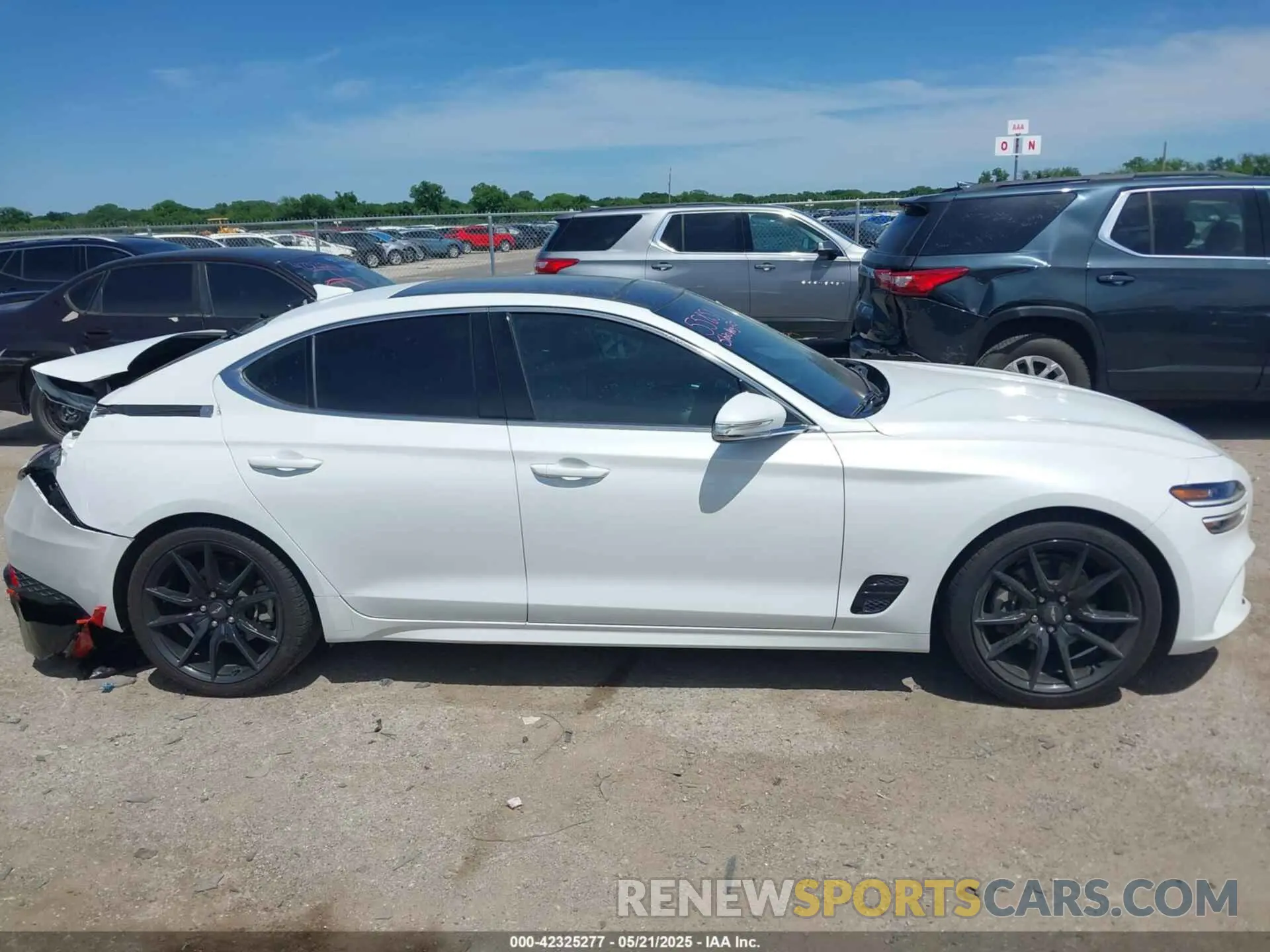13 Photograph of a damaged car KMTG34TA5NU103935 GENESIS G70 2022