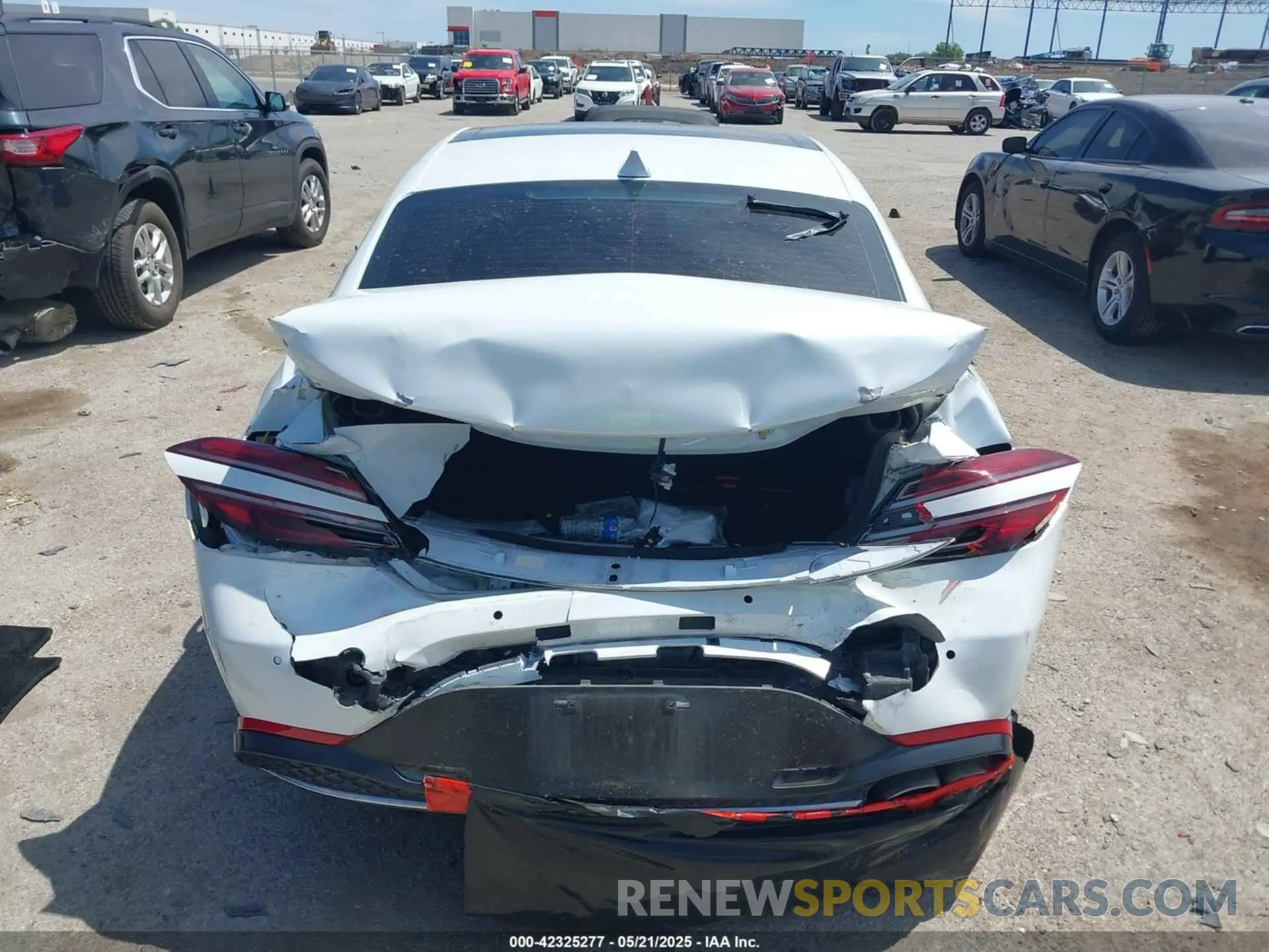 16 Photograph of a damaged car KMTG34TA5NU103935 GENESIS G70 2022