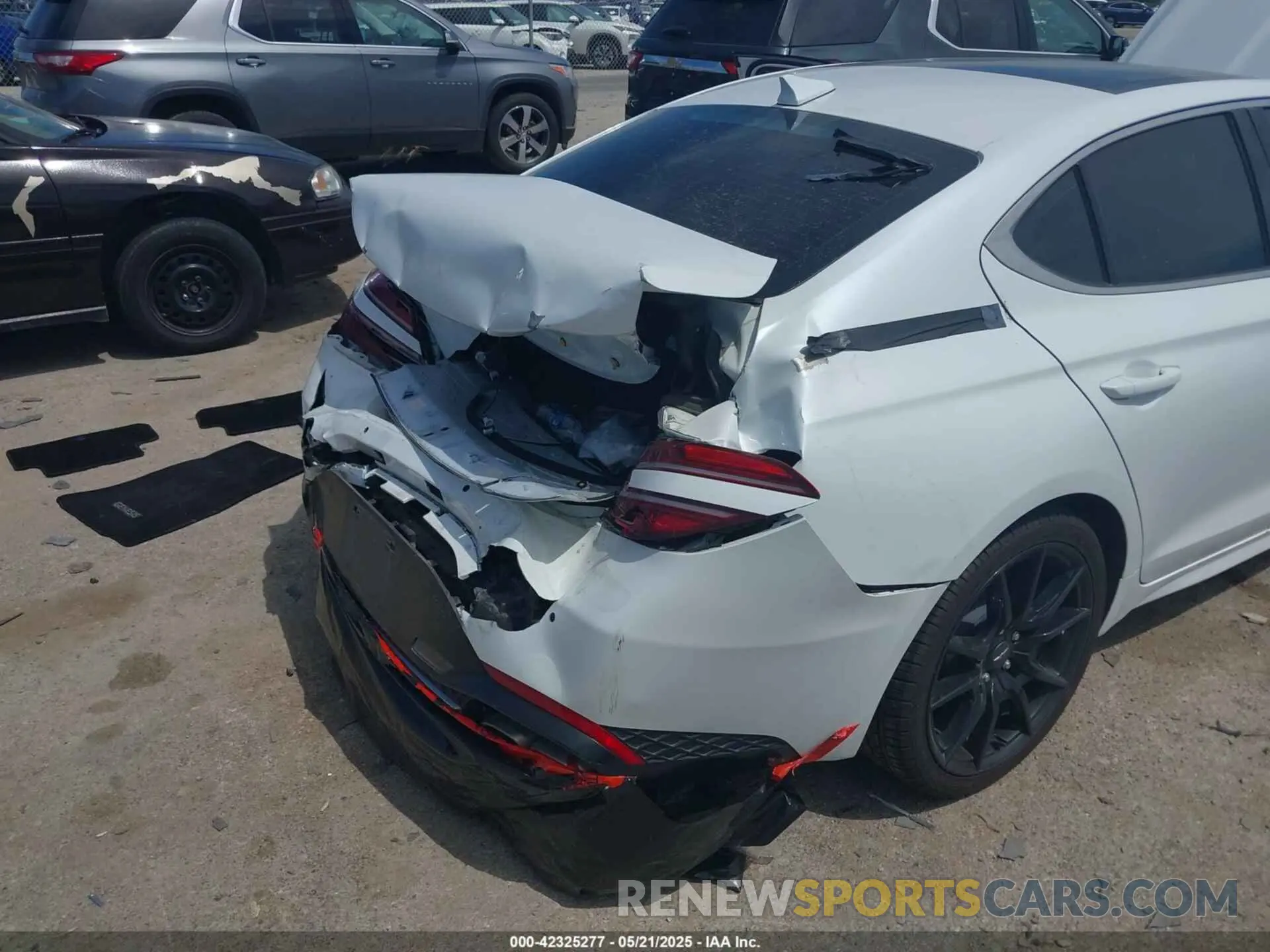 6 Photograph of a damaged car KMTG34TA5NU103935 GENESIS G70 2022
