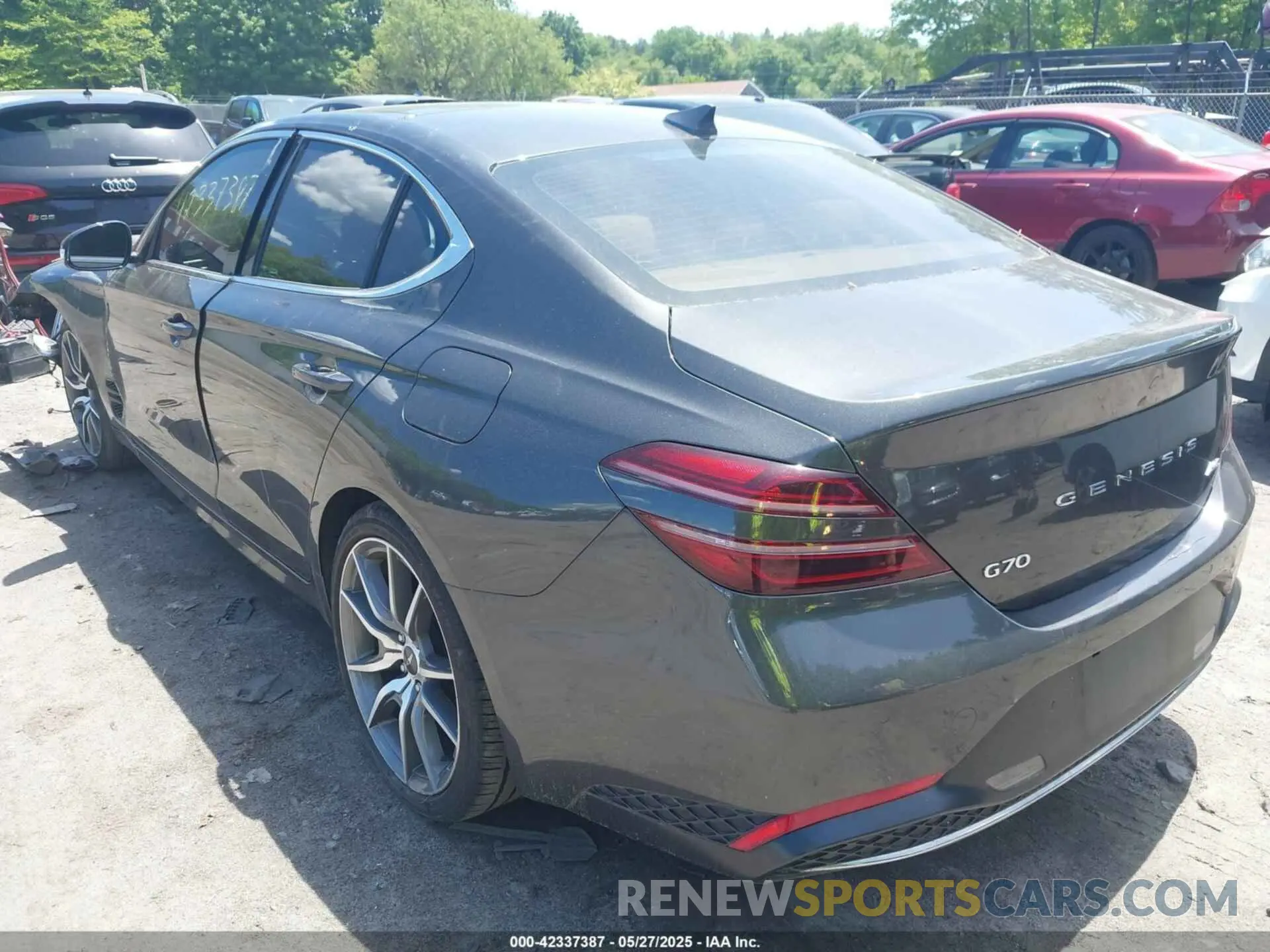 3 Photograph of a damaged car KMTG34TA7NU101863 GENESIS G70 2022