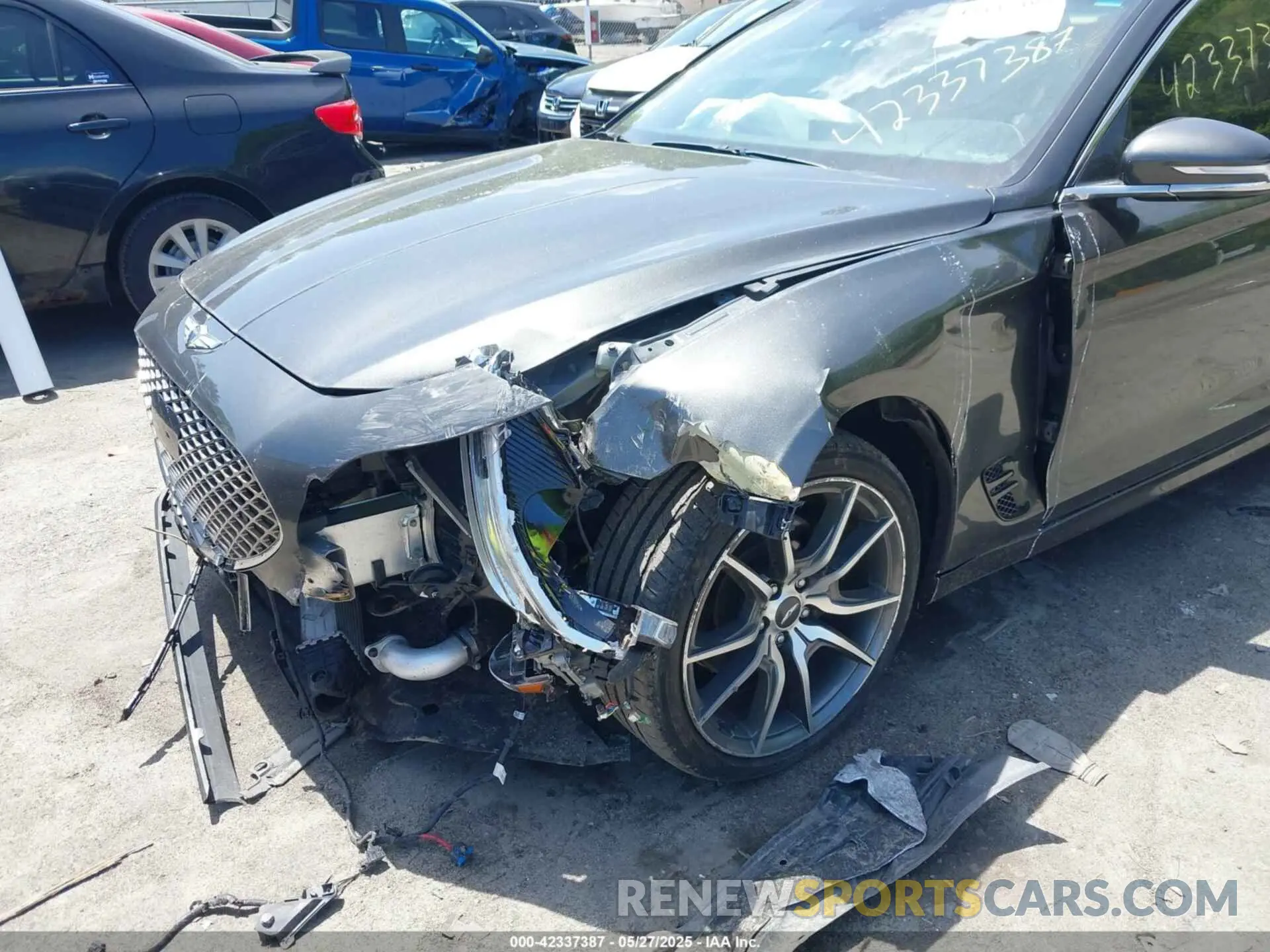 6 Photograph of a damaged car KMTG34TA7NU101863 GENESIS G70 2022