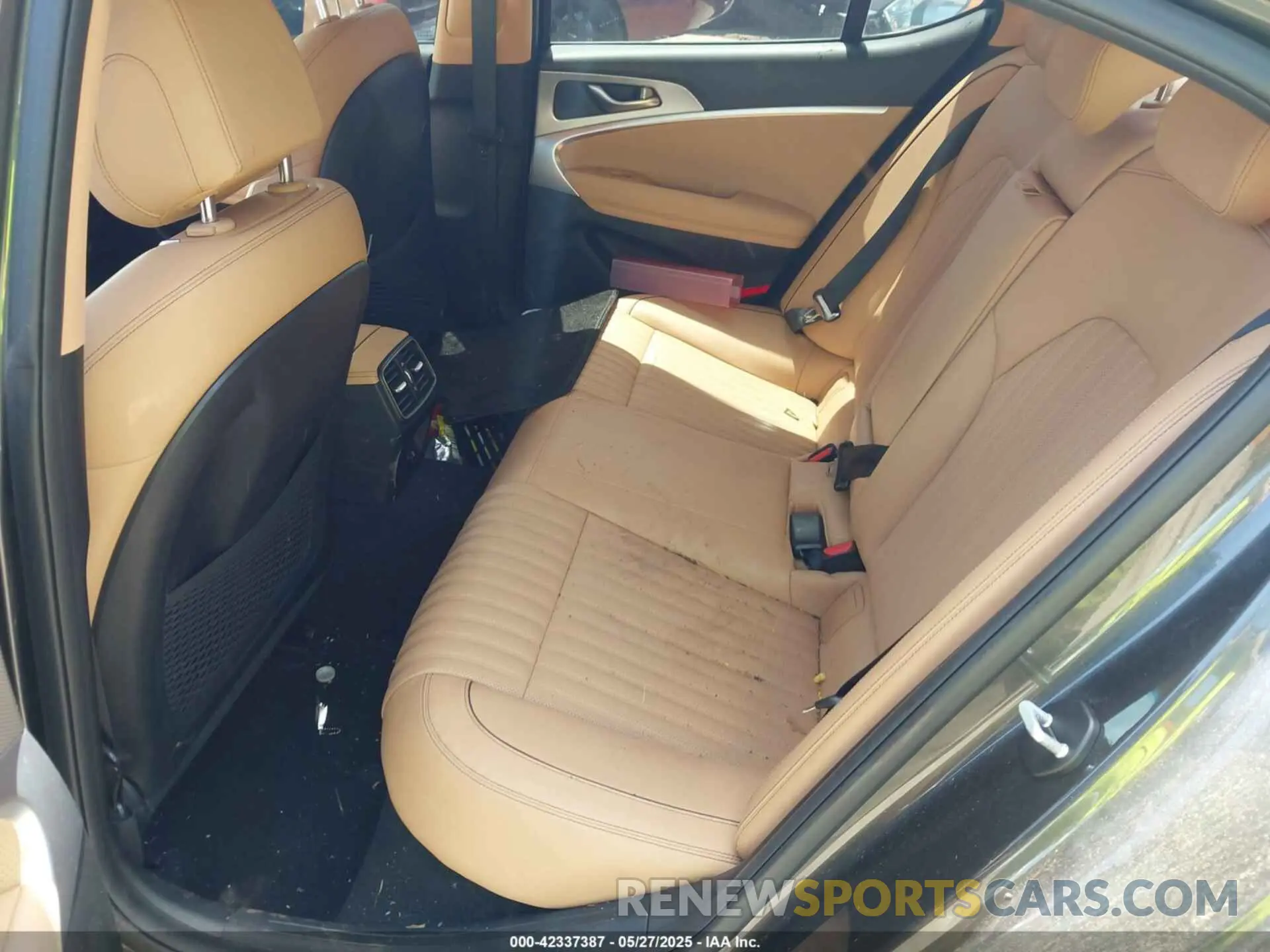 8 Photograph of a damaged car KMTG34TA7NU101863 GENESIS G70 2022