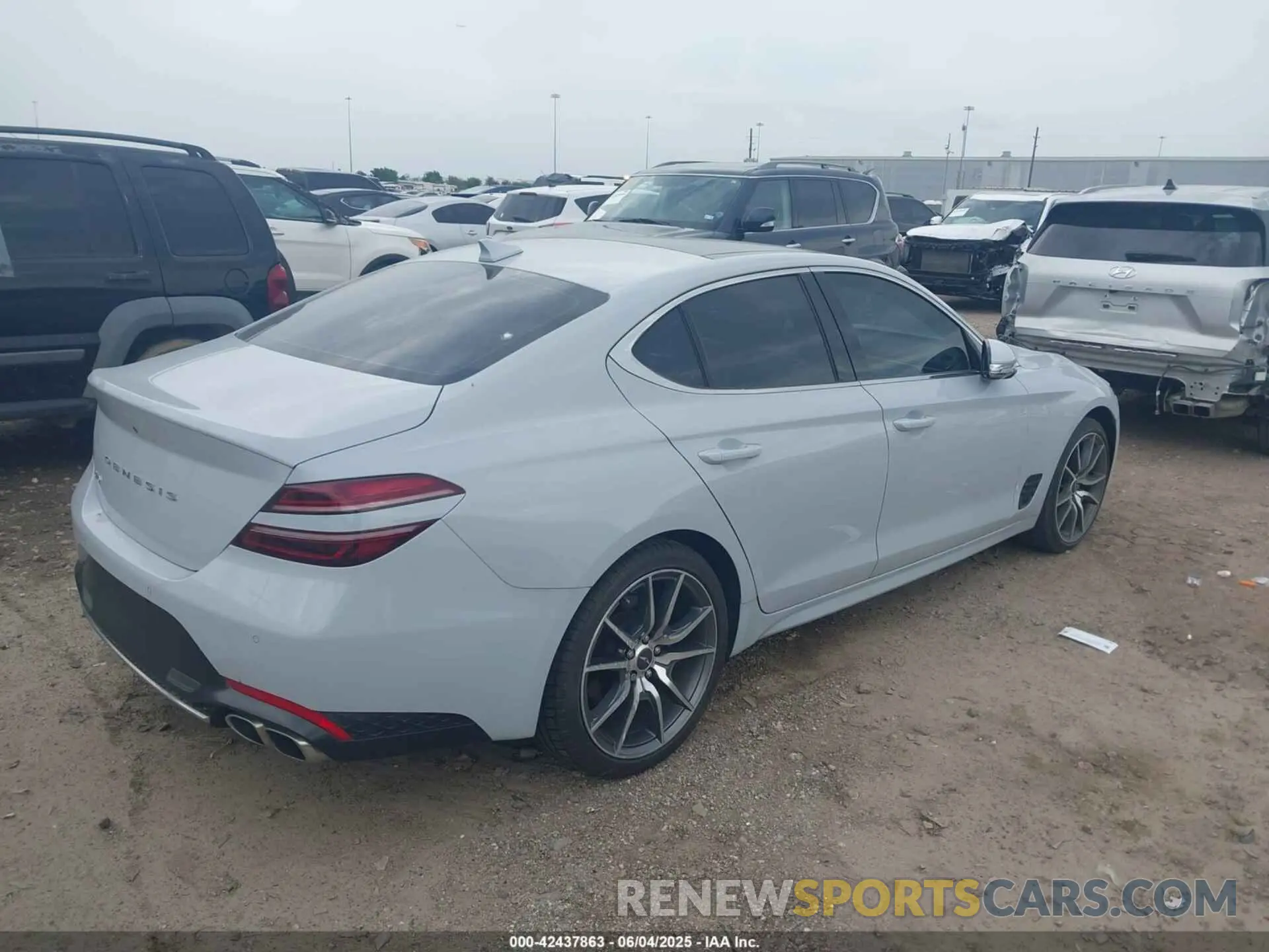 4 Photograph of a damaged car KMTG34TA9NU090218 GENESIS G70 2022