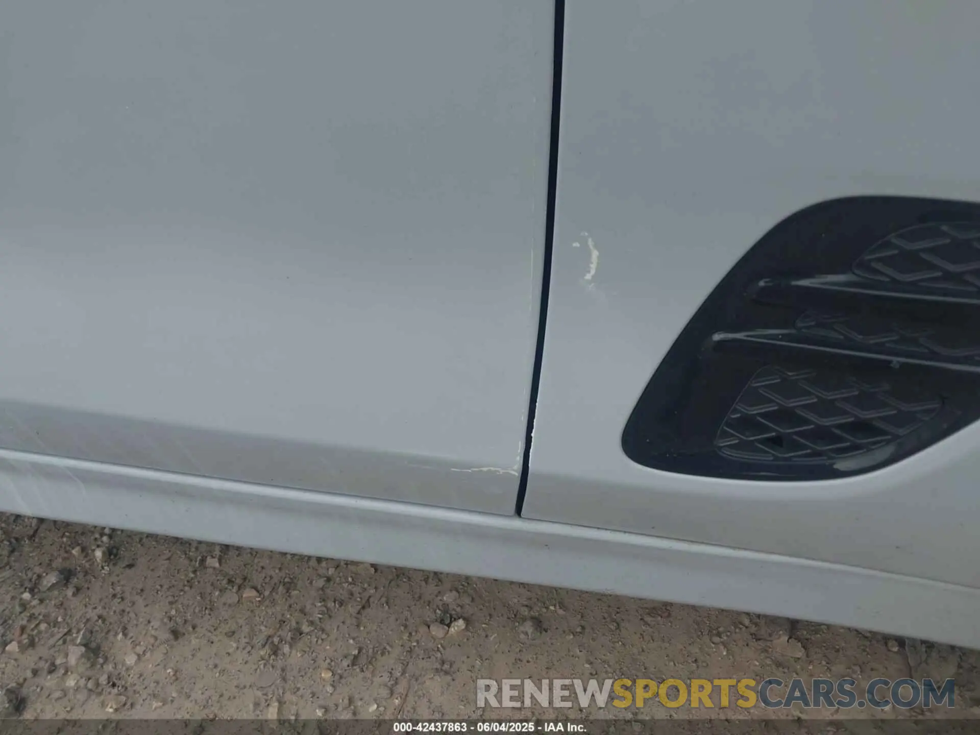 6 Photograph of a damaged car KMTG34TA9NU090218 GENESIS G70 2022