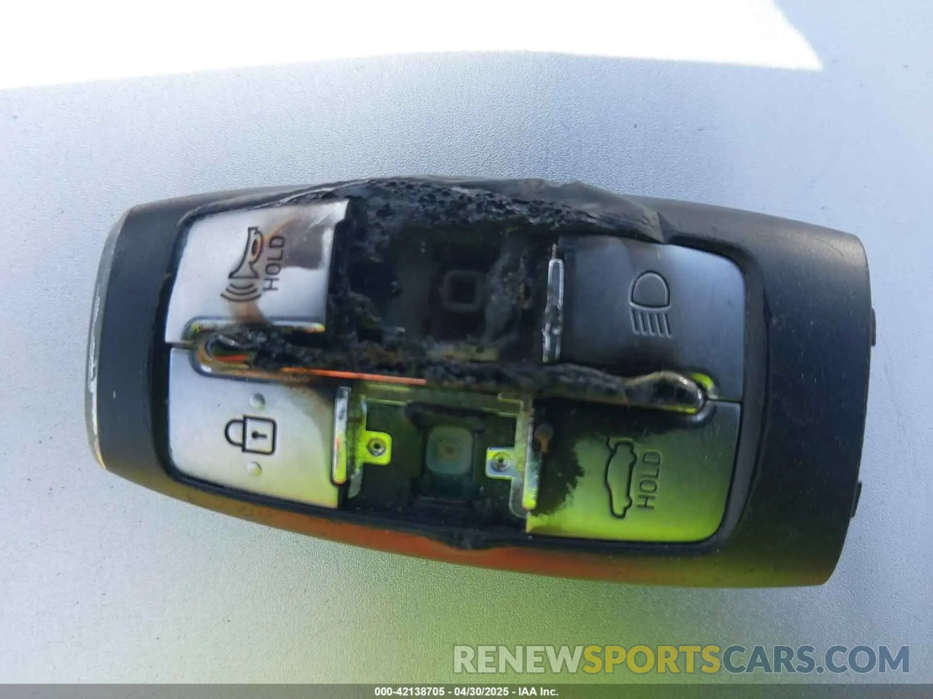 11 Photograph of a damaged car KMTG34TA9NU095130 GENESIS G70 2022