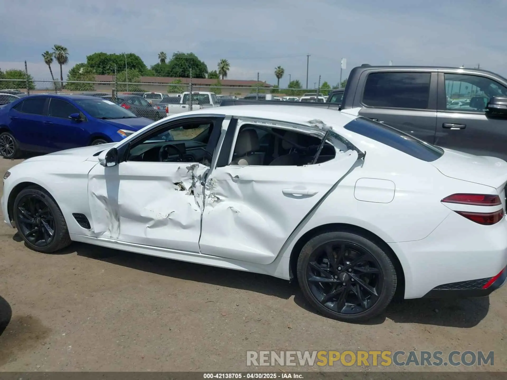 15 Photograph of a damaged car KMTG34TA9NU095130 GENESIS G70 2022
