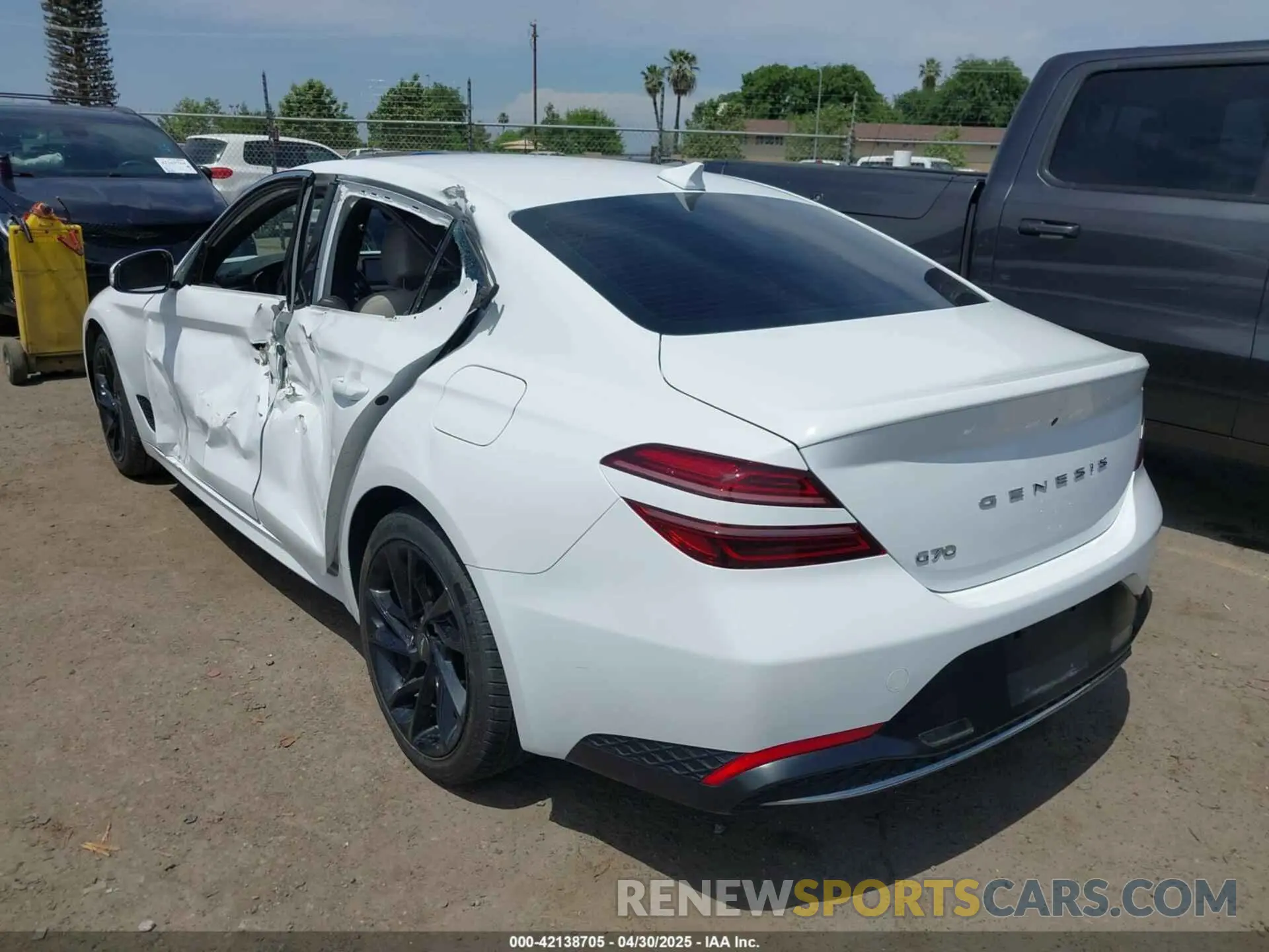 3 Photograph of a damaged car KMTG34TA9NU095130 GENESIS G70 2022