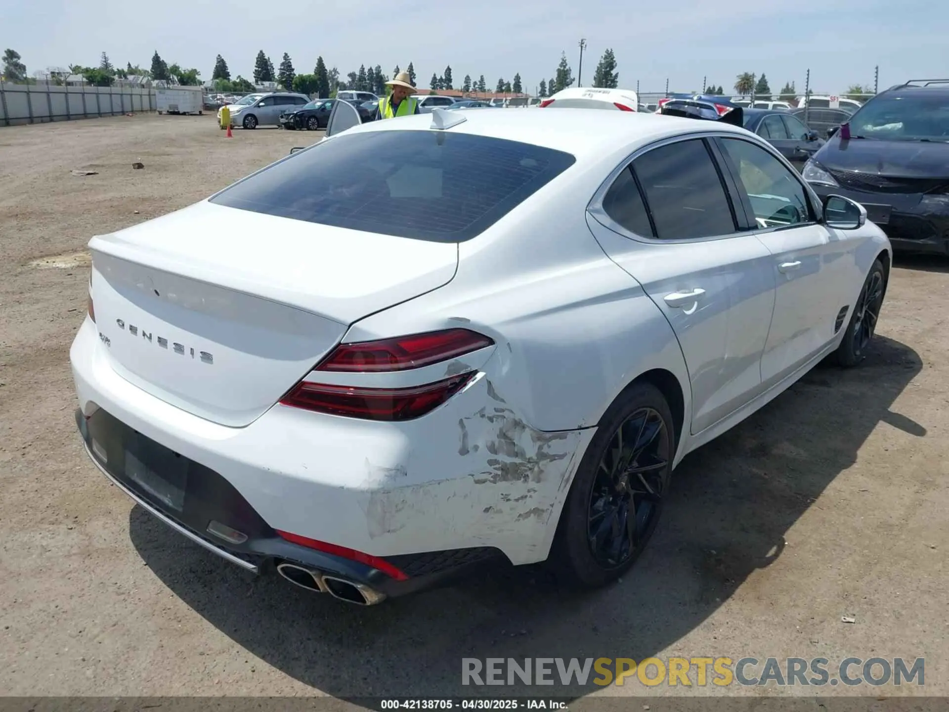 4 Photograph of a damaged car KMTG34TA9NU095130 GENESIS G70 2022