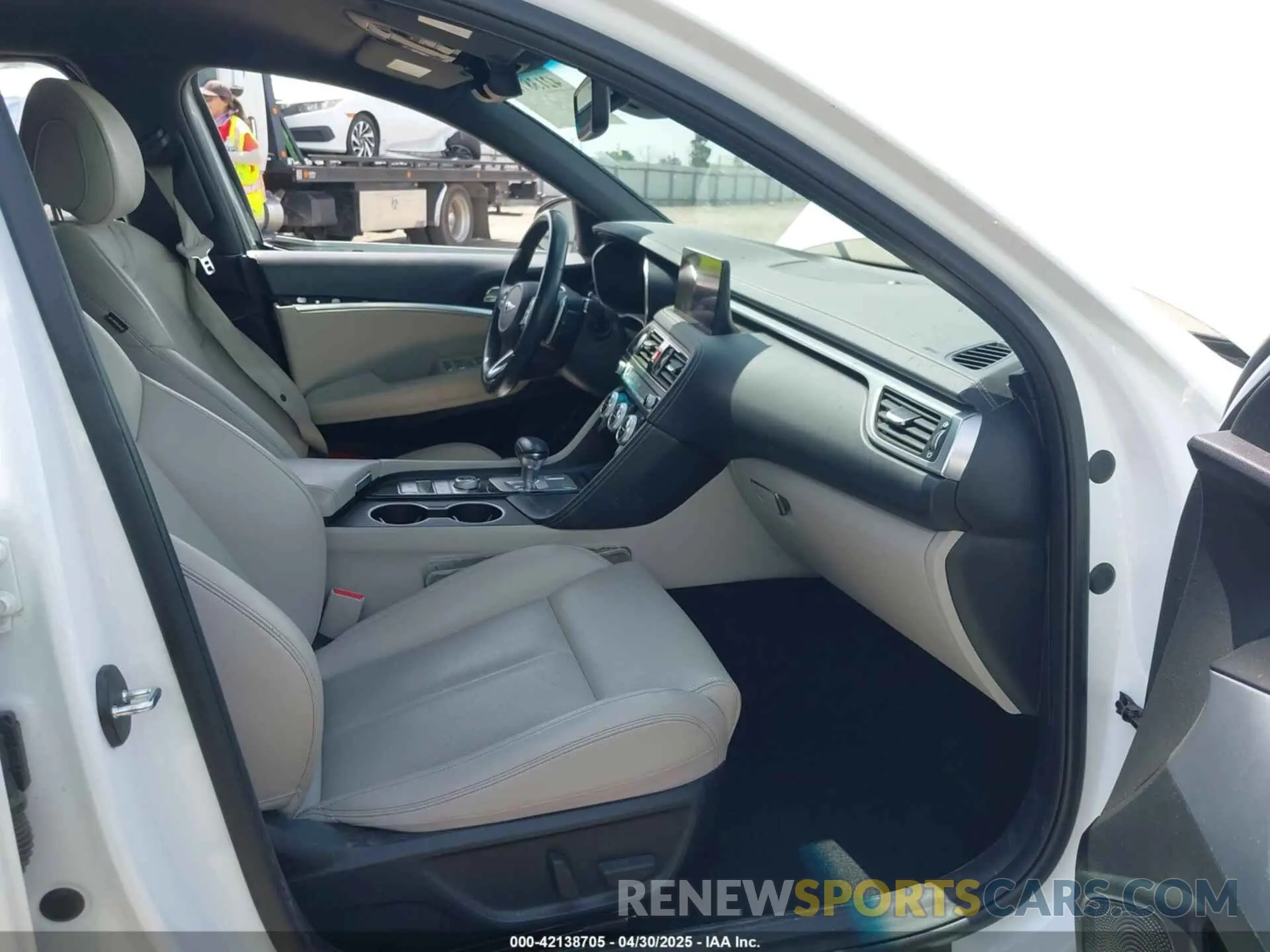 5 Photograph of a damaged car KMTG34TA9NU095130 GENESIS G70 2022