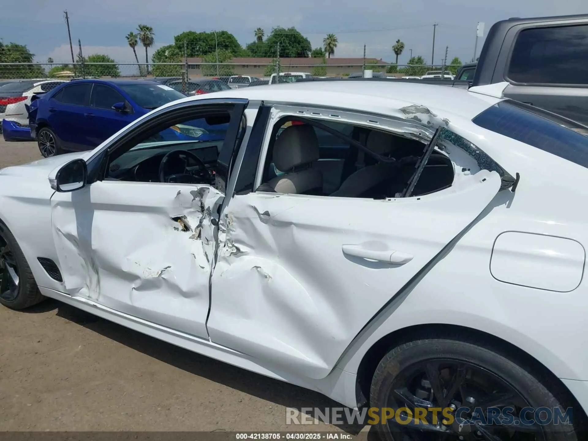 6 Photograph of a damaged car KMTG34TA9NU095130 GENESIS G70 2022