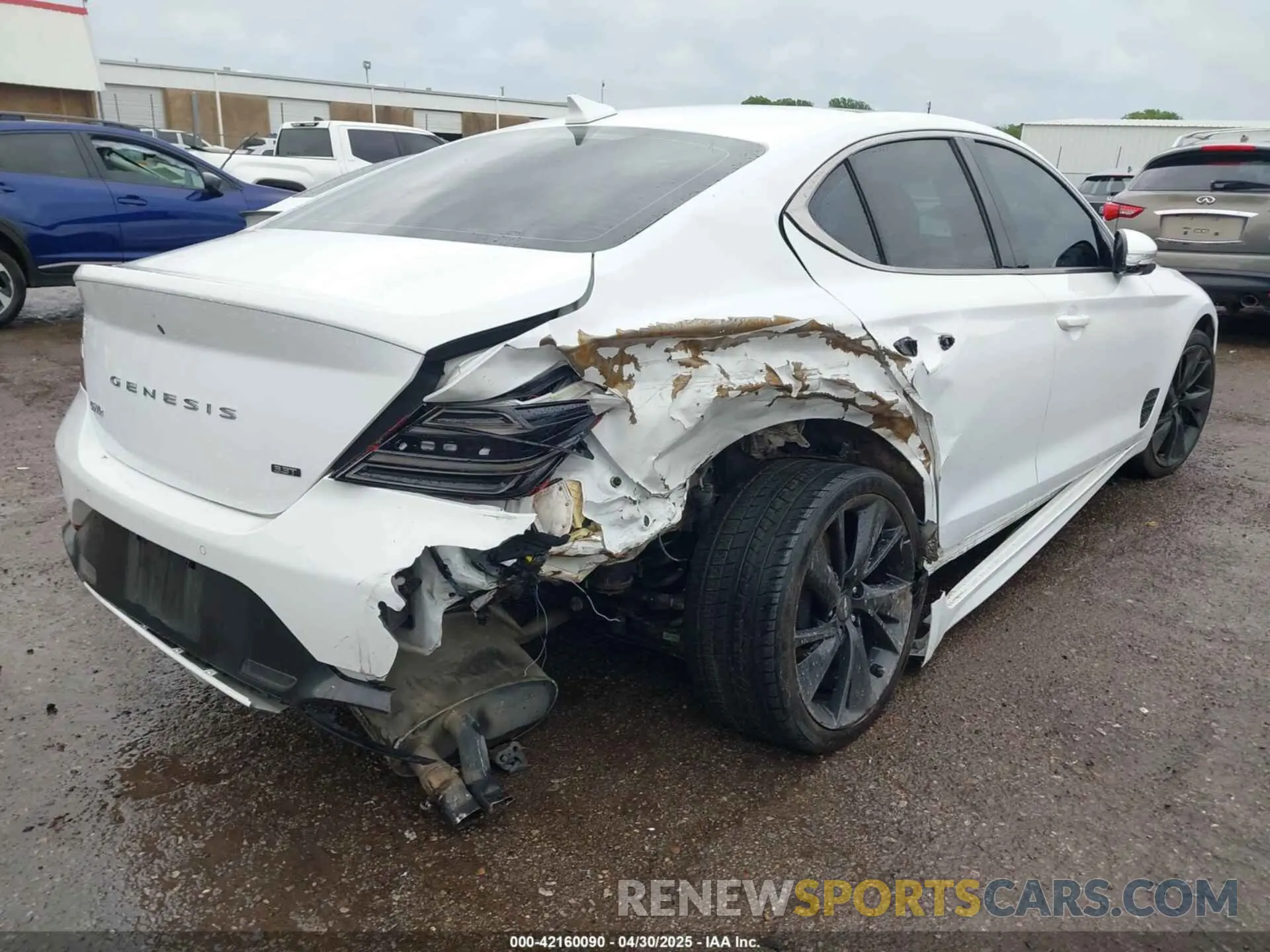 4 Photograph of a damaged car KMTG54TE1NU095944 GENESIS G70 2022