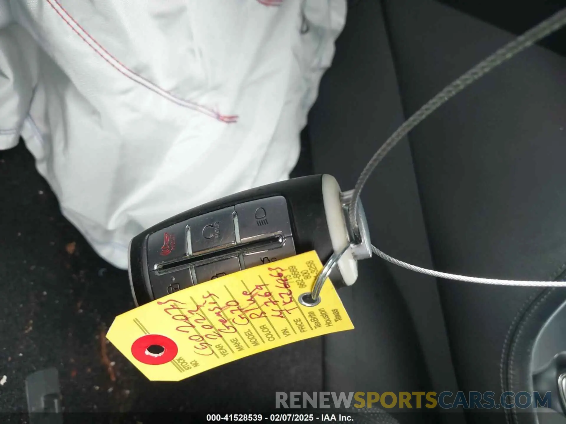 11 Photograph of a damaged car KMTG54TE4NU094769 GENESIS G70 2022