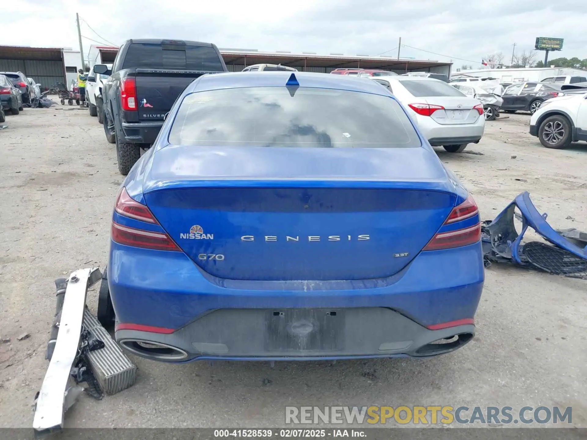 17 Photograph of a damaged car KMTG54TE4NU094769 GENESIS G70 2022