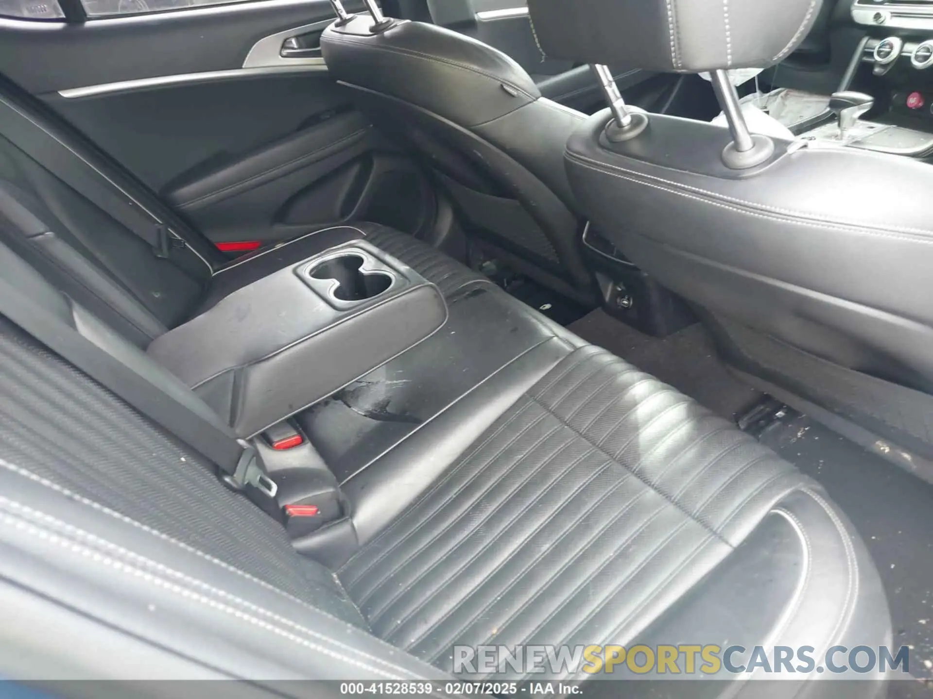 8 Photograph of a damaged car KMTG54TE4NU094769 GENESIS G70 2022