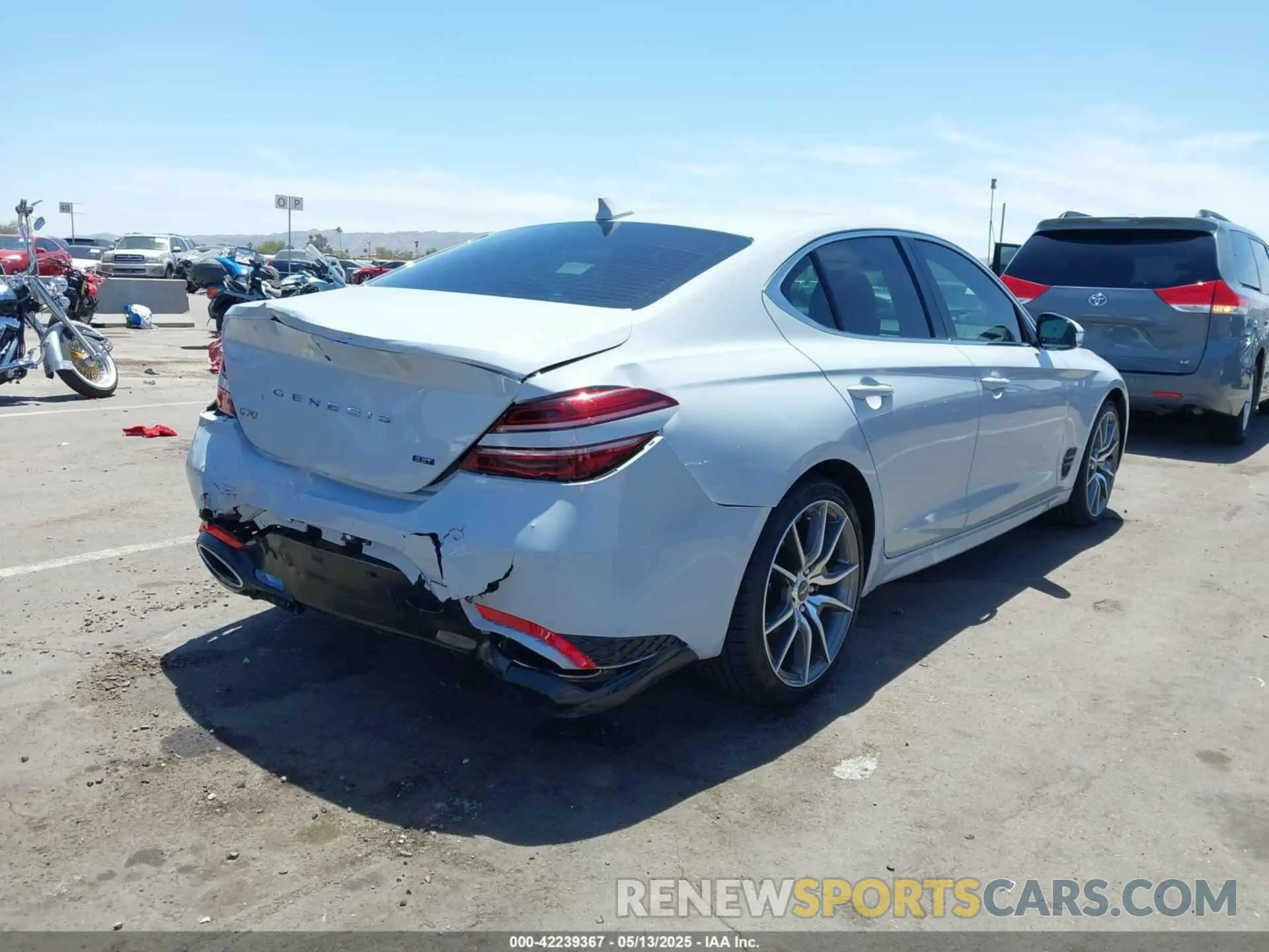 4 Photograph of a damaged car KMTG54TE7NU084771 GENESIS G70 2022
