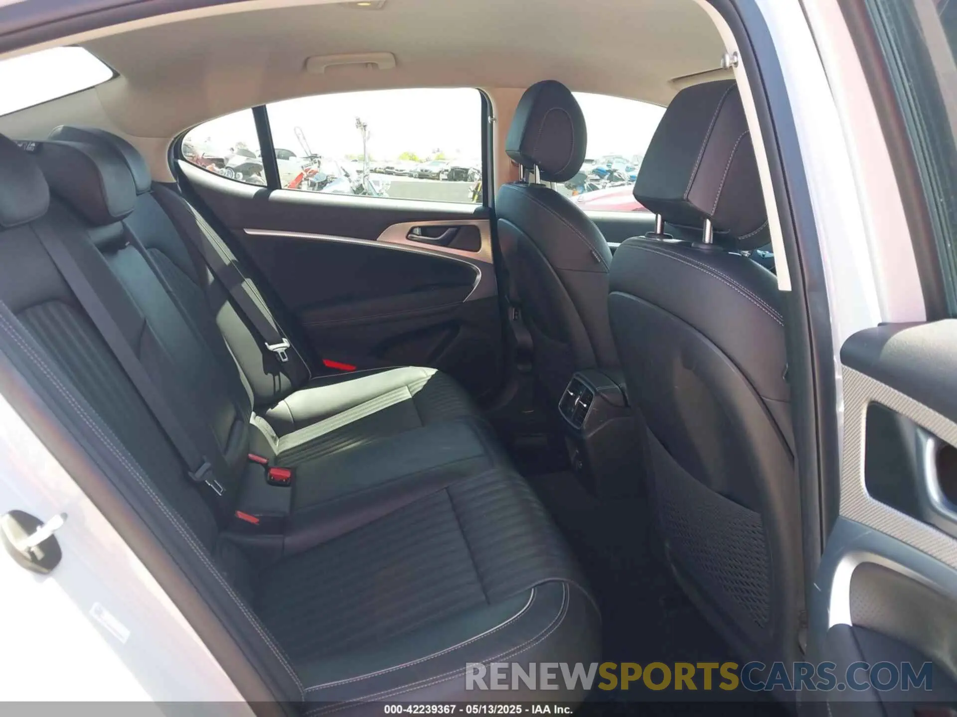 8 Photograph of a damaged car KMTG54TE7NU084771 GENESIS G70 2022
