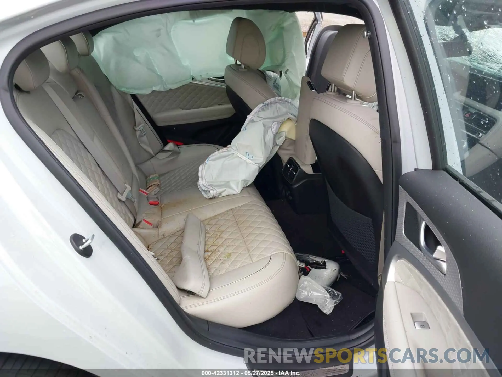 8 Photograph of a damaged car KMTG54TE8NU083094 GENESIS G70 2022