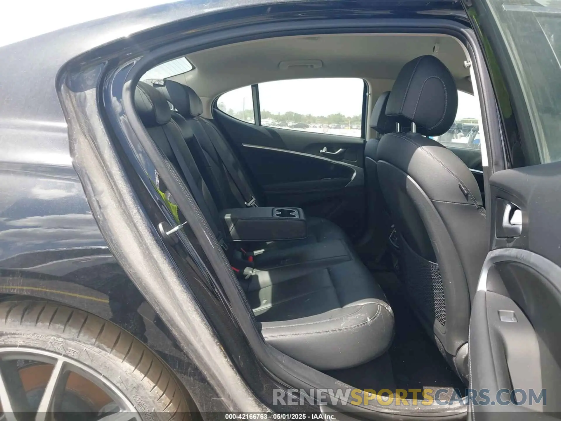 8 Photograph of a damaged car KMTG34TA3PU129713 GENESIS G70 2023