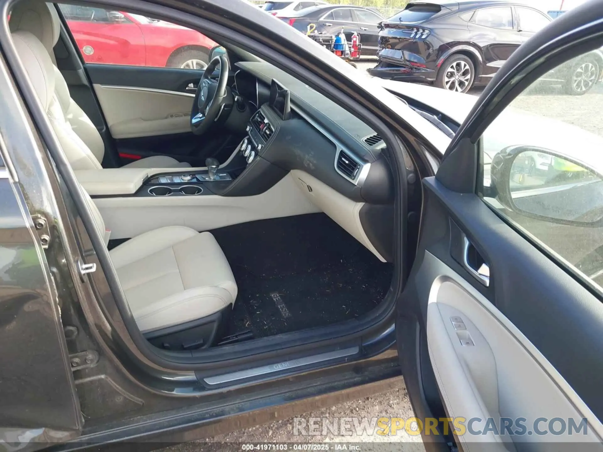 5 Photograph of a damaged car KMTG34TA4PU126965 GENESIS G70 2023