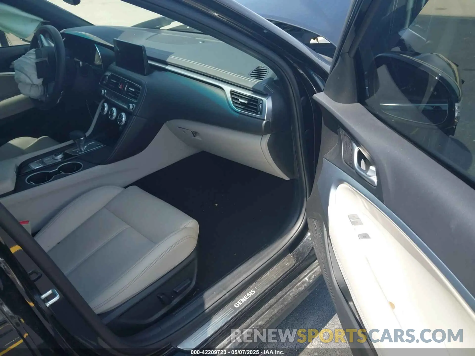 5 Photograph of a damaged car KMTG34TA4PU135164 GENESIS G70 2023
