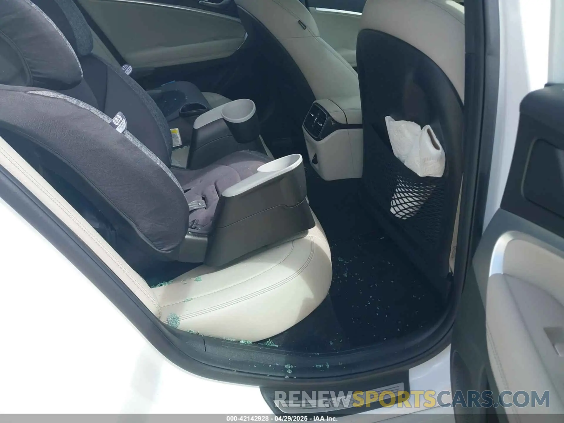 8 Photograph of a damaged car KMTG34TA7PU131917 GENESIS G70 2023