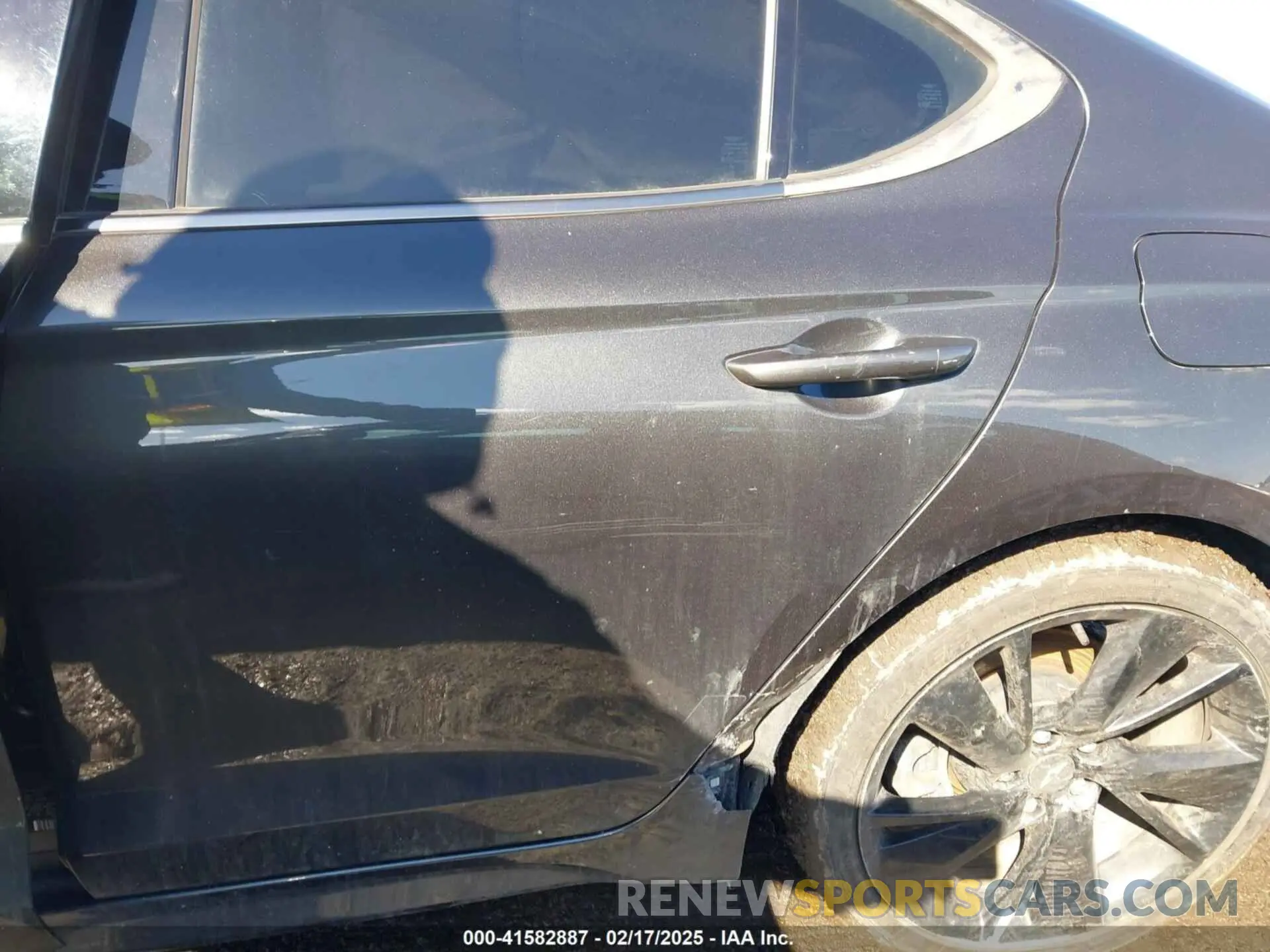17 Photograph of a damaged car KMTG34TA9PU109174 GENESIS G70 2023