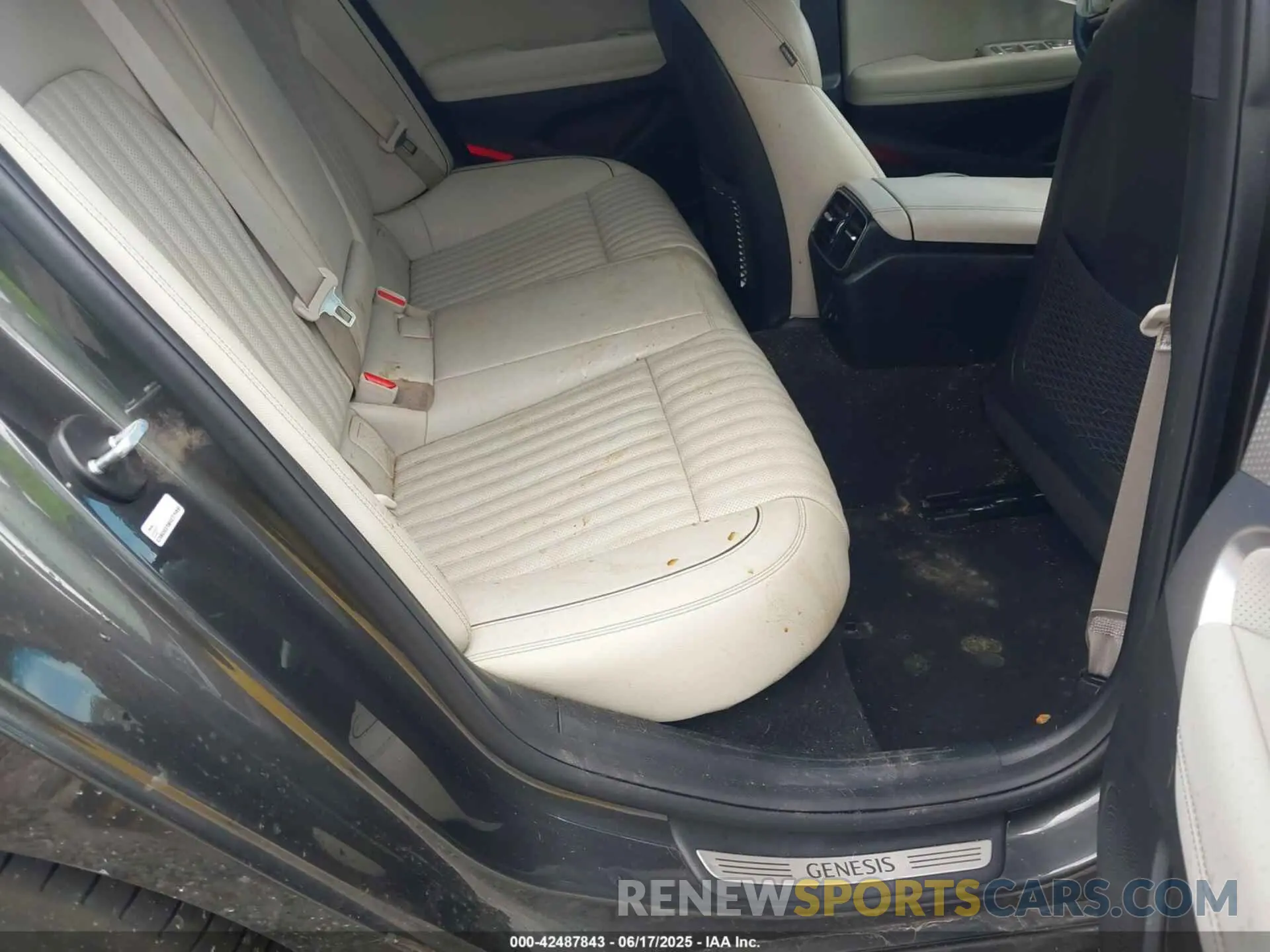 8 Photograph of a damaged car KMTG54TE1PU125348 GENESIS G70 2023