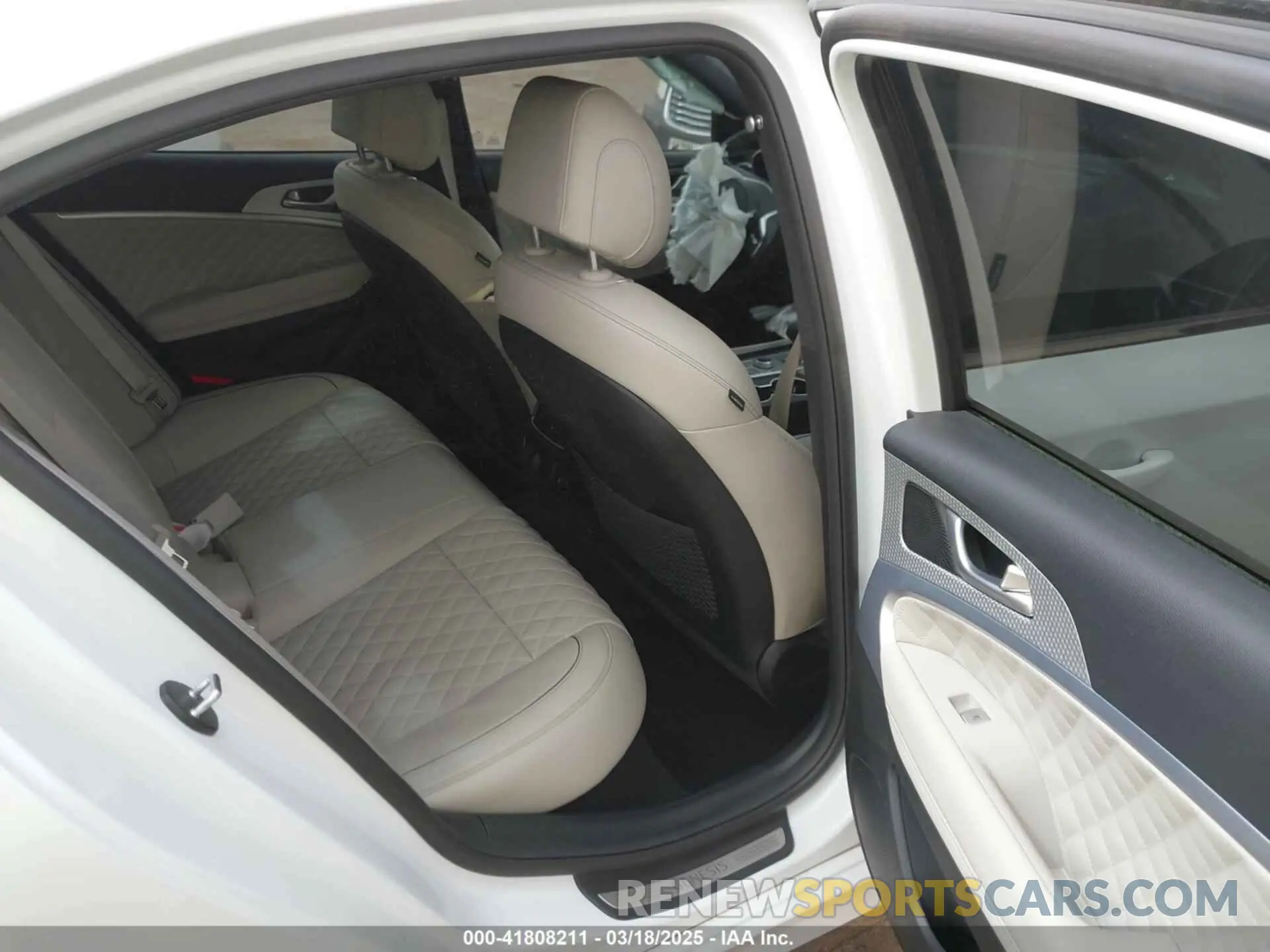 8 Photograph of a damaged car KMTG54TE3PU116344 GENESIS G70 2023
