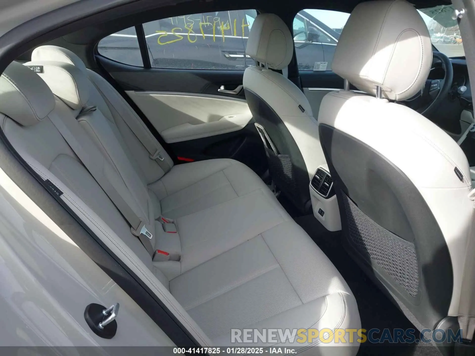 8 Photograph of a damaged car KMTG34SC5RU138774 GENESIS G70 2024