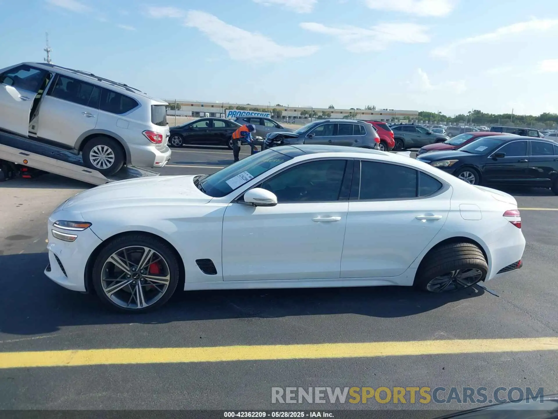 14 Photograph of a damaged car KMTG34SC9RU136400 GENESIS G70 2024