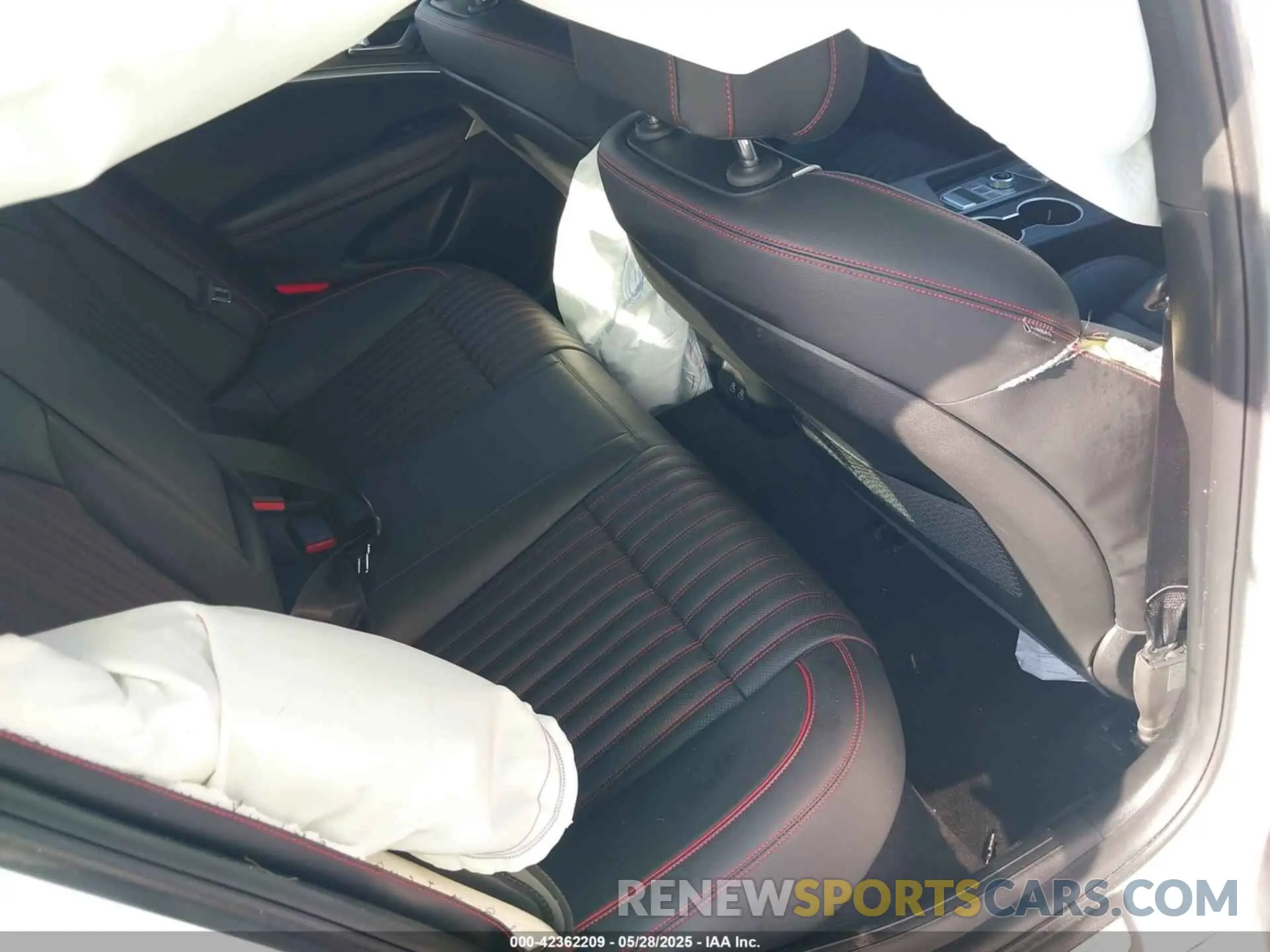 8 Photograph of a damaged car KMTG34SC9RU136400 GENESIS G70 2024