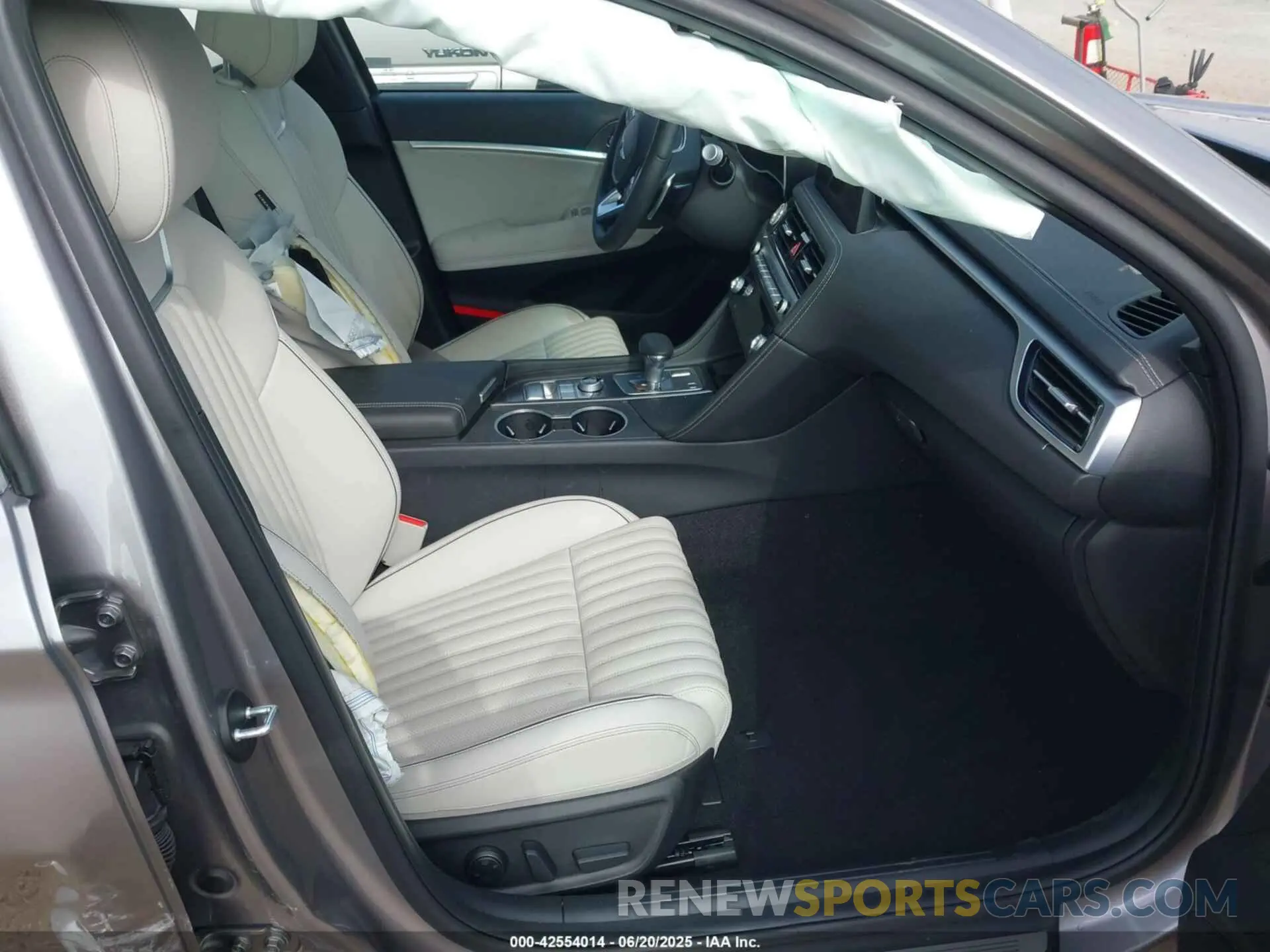 5 Photograph of a damaged car KMTG34SC9RU137417 GENESIS G70 2024