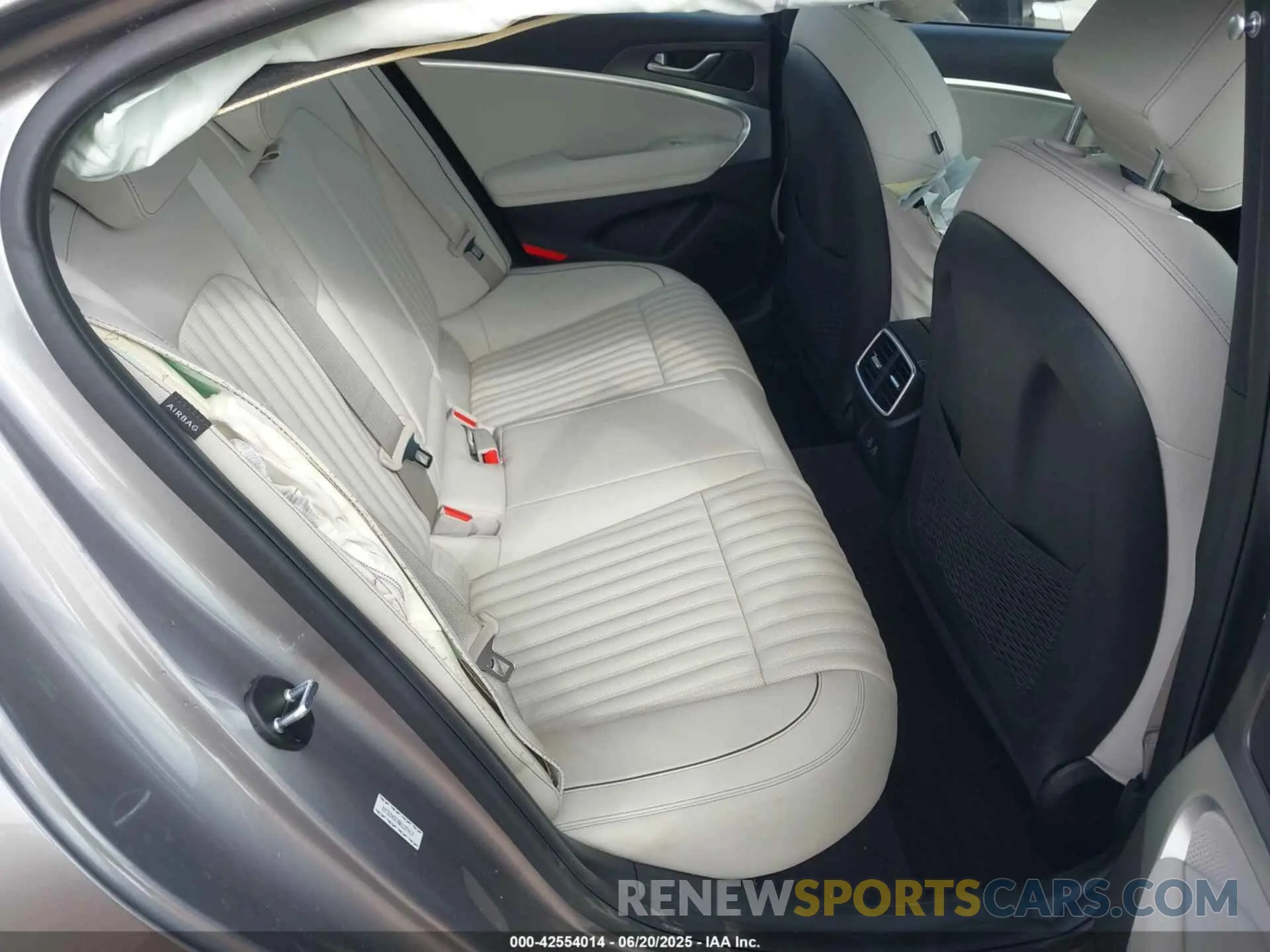 8 Photograph of a damaged car KMTG34SC9RU137417 GENESIS G70 2024