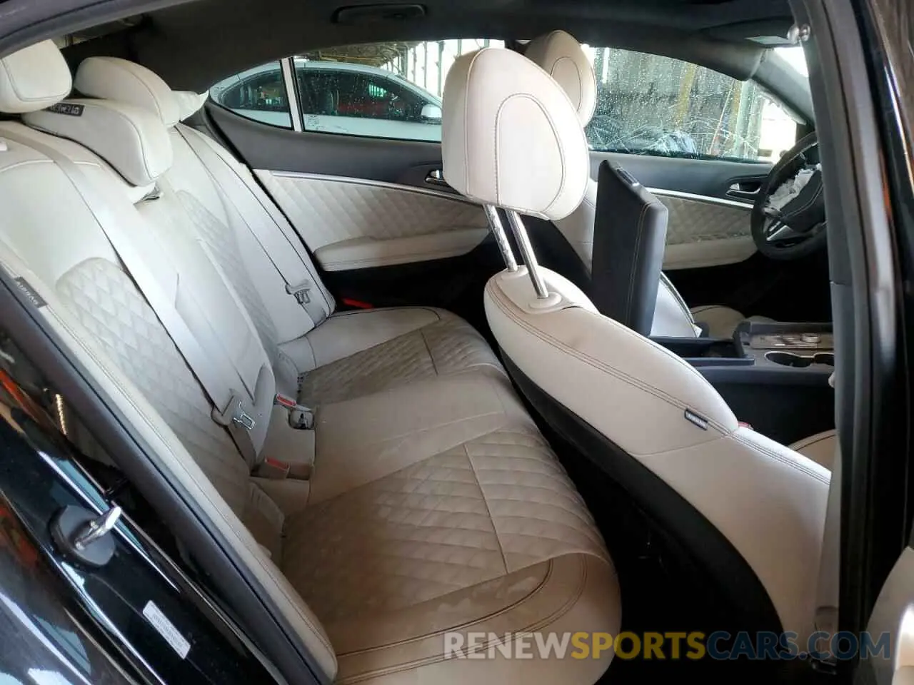 10 Photograph of a damaged car KMTG54SE5RU139337 GENESIS G70 2024