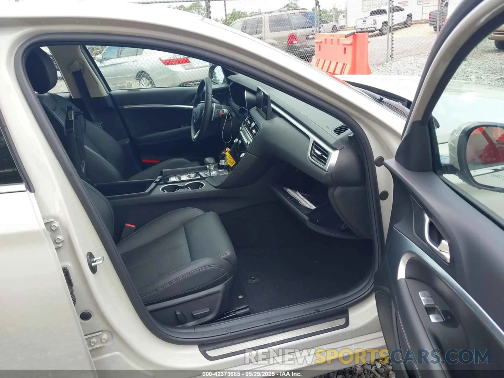 5 Photograph of a damaged car KMTG34SC2SU155702 GENESIS G70 2025