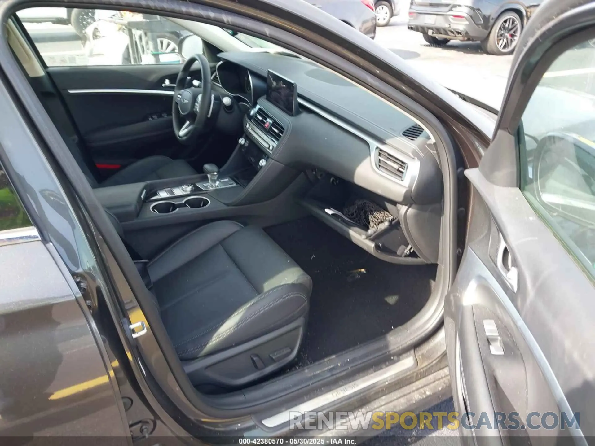 5 Photograph of a damaged car KMTG34SC3SU147642 GENESIS G70 2025
