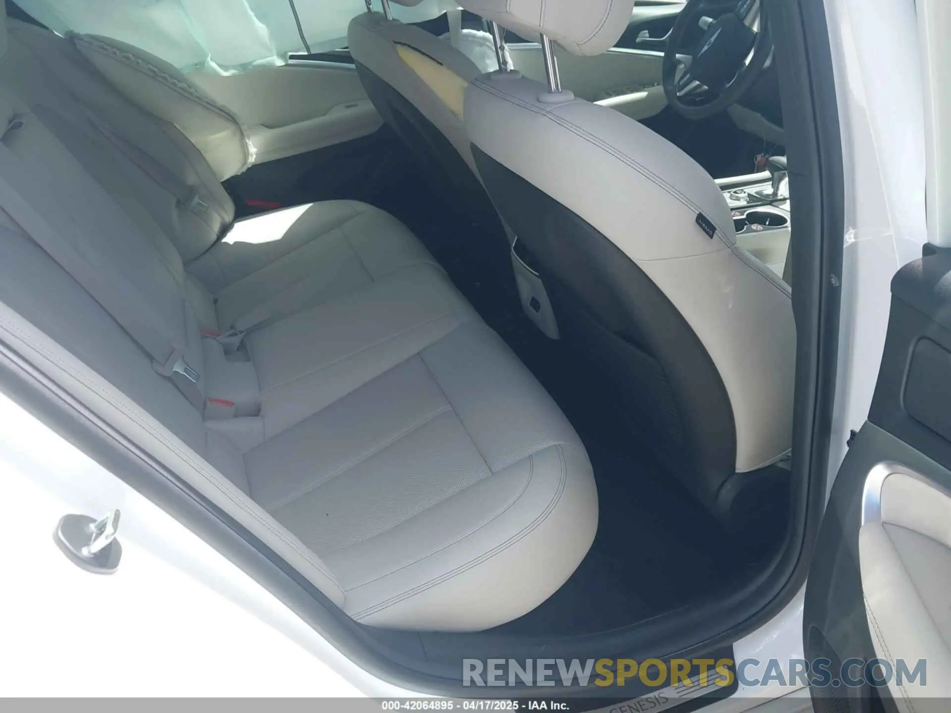 8 Photograph of a damaged car KMTG34SC6SU155525 GENESIS G70 2025