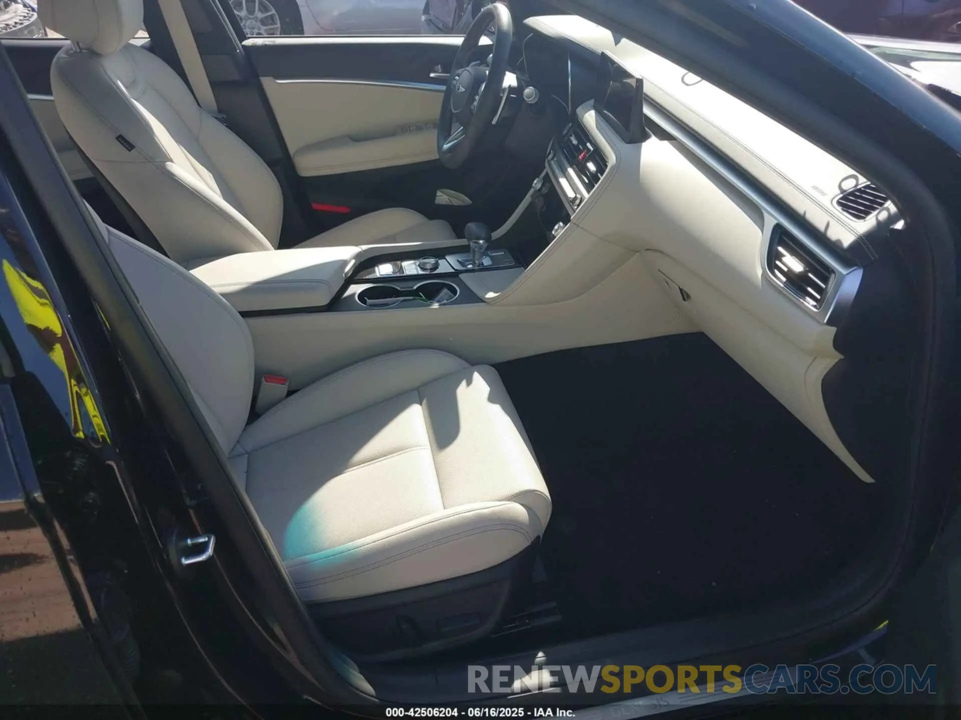 5 Photograph of a damaged car KMTG34SC9SU153977 GENESIS G70 2025