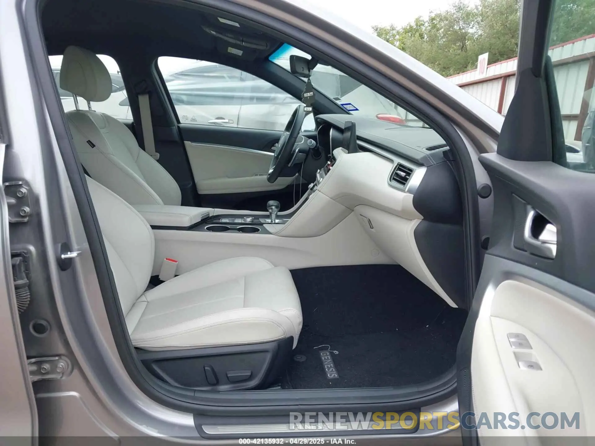 5 Photograph of a damaged car KMTG34SCXSU148223 GENESIS G70 2025