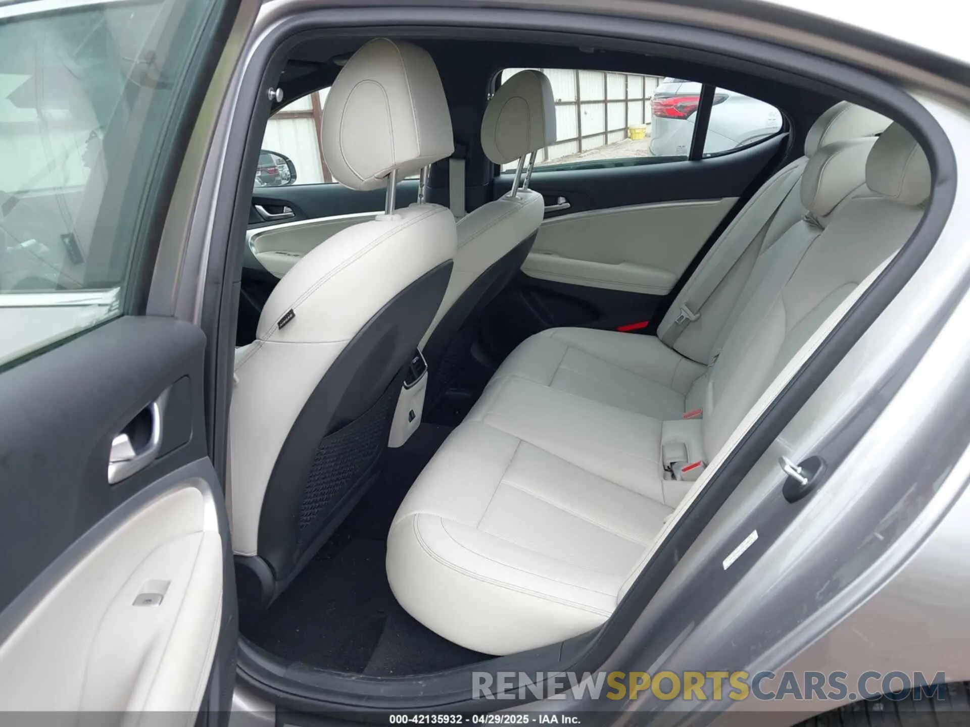 8 Photograph of a damaged car KMTG34SCXSU148223 GENESIS G70 2025