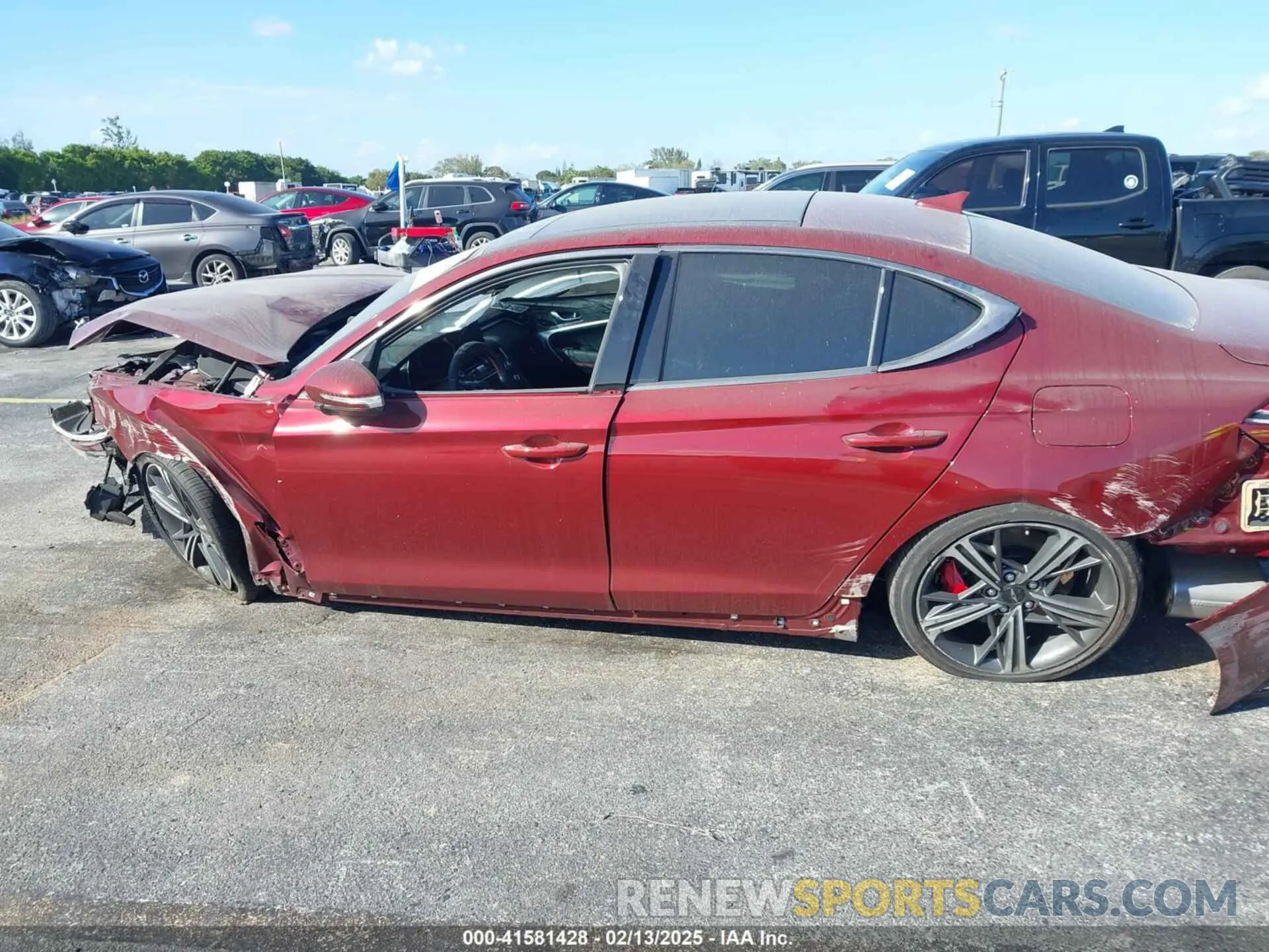 14 Photograph of a damaged car KMTG34SCXSU149985 GENESIS G70 2025