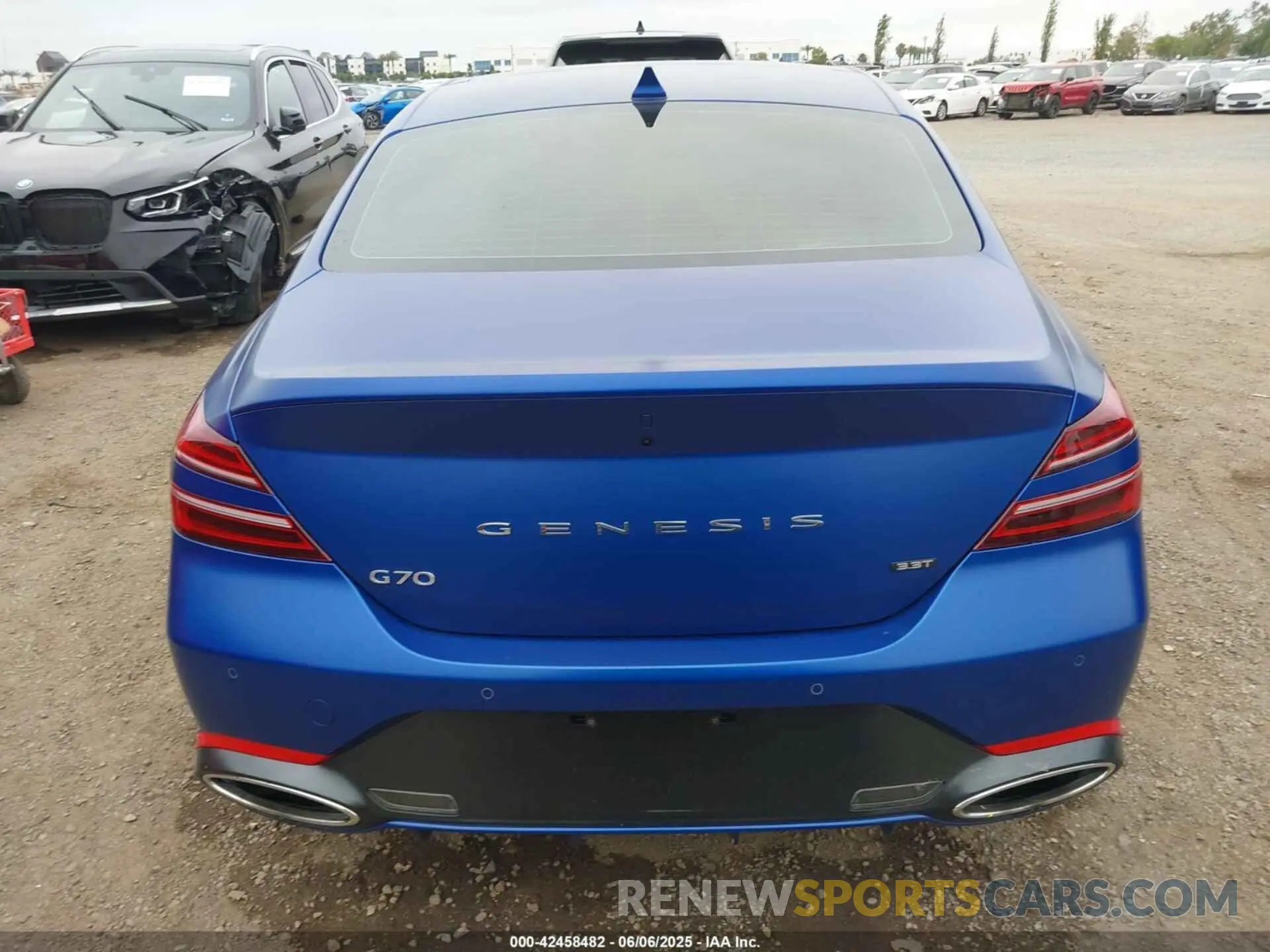 16 Photograph of a damaged car KMTG54SE3SU157003 GENESIS G70 2025