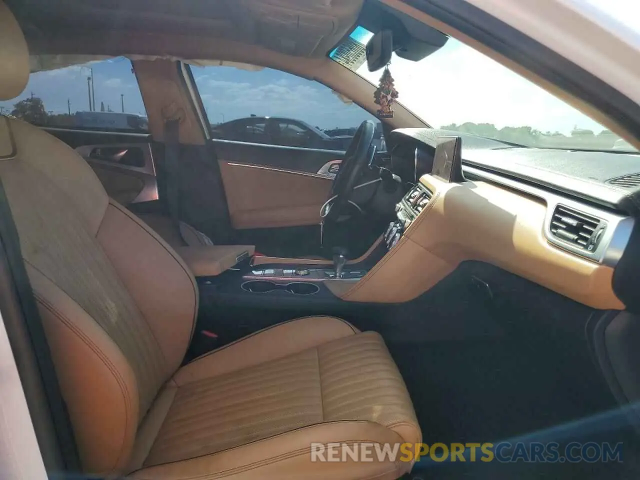 7 Photograph of a damaged car KMTG34TA2NU096216 GENESIS G70 BASE 2022