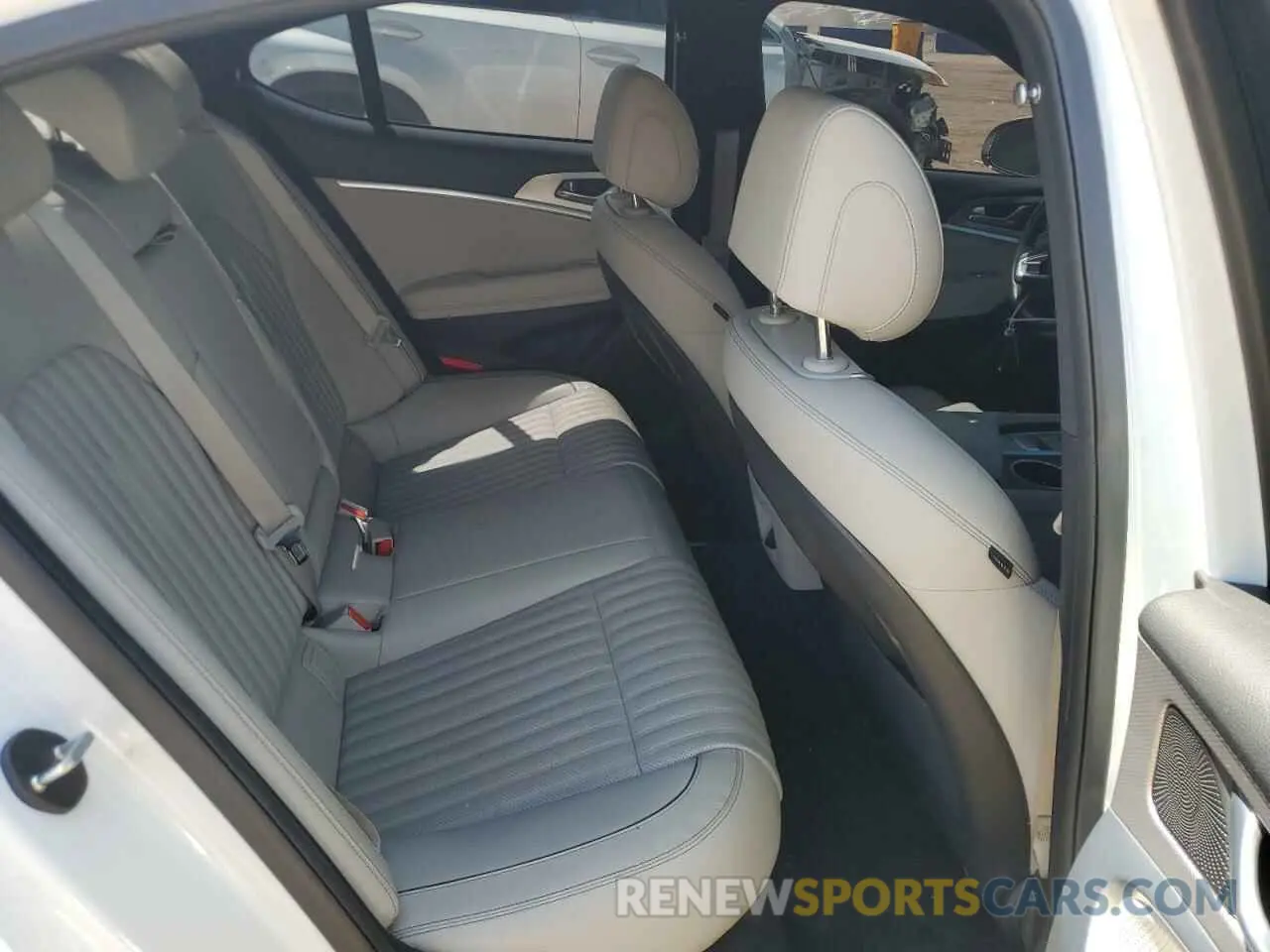 10 Photograph of a damaged car KMTG34TA6NU088944 GENESIS G70 BASE 2022