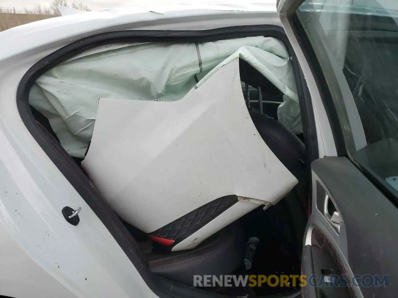 10 Photograph of a damaged car KMTG54TE3NU102585 GENESIS G70 BASE 2022
